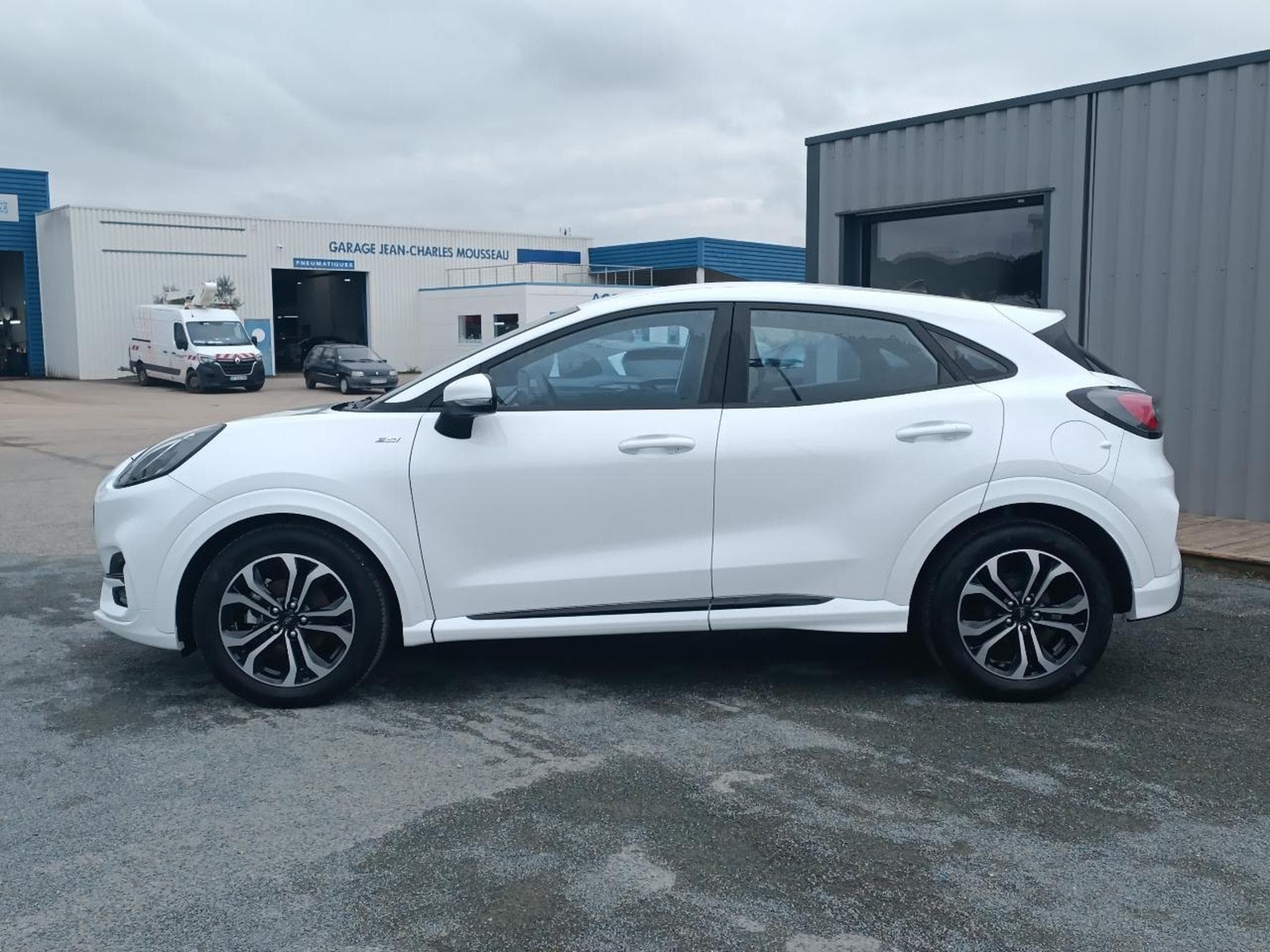 Ford PUMA 1.0 FLEXIFUEL 125 MHEV ST-LINE (2023) - Foto 8