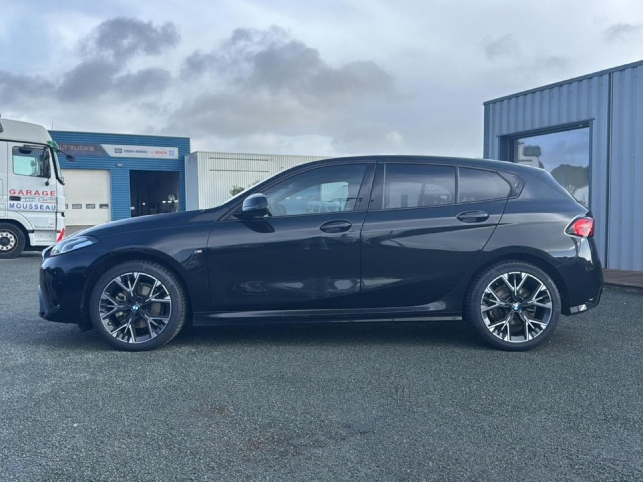 Bmw SERIE 1 (F70) 120DA 163 M SPORT DESIGN DKG7 (2024) - Foto 8