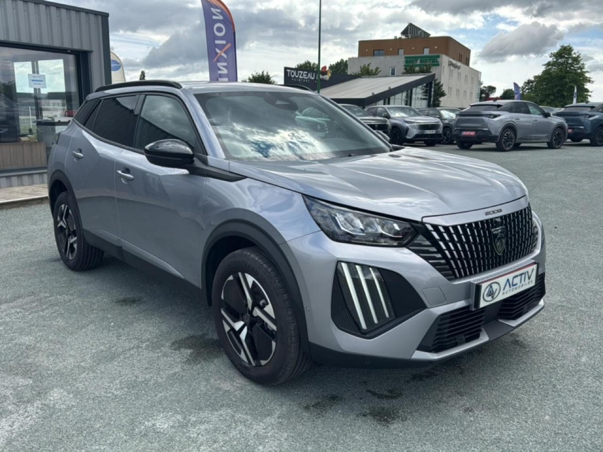 Peugeot 2008 1.2 100 ALLURE (2025) - Photo 3
