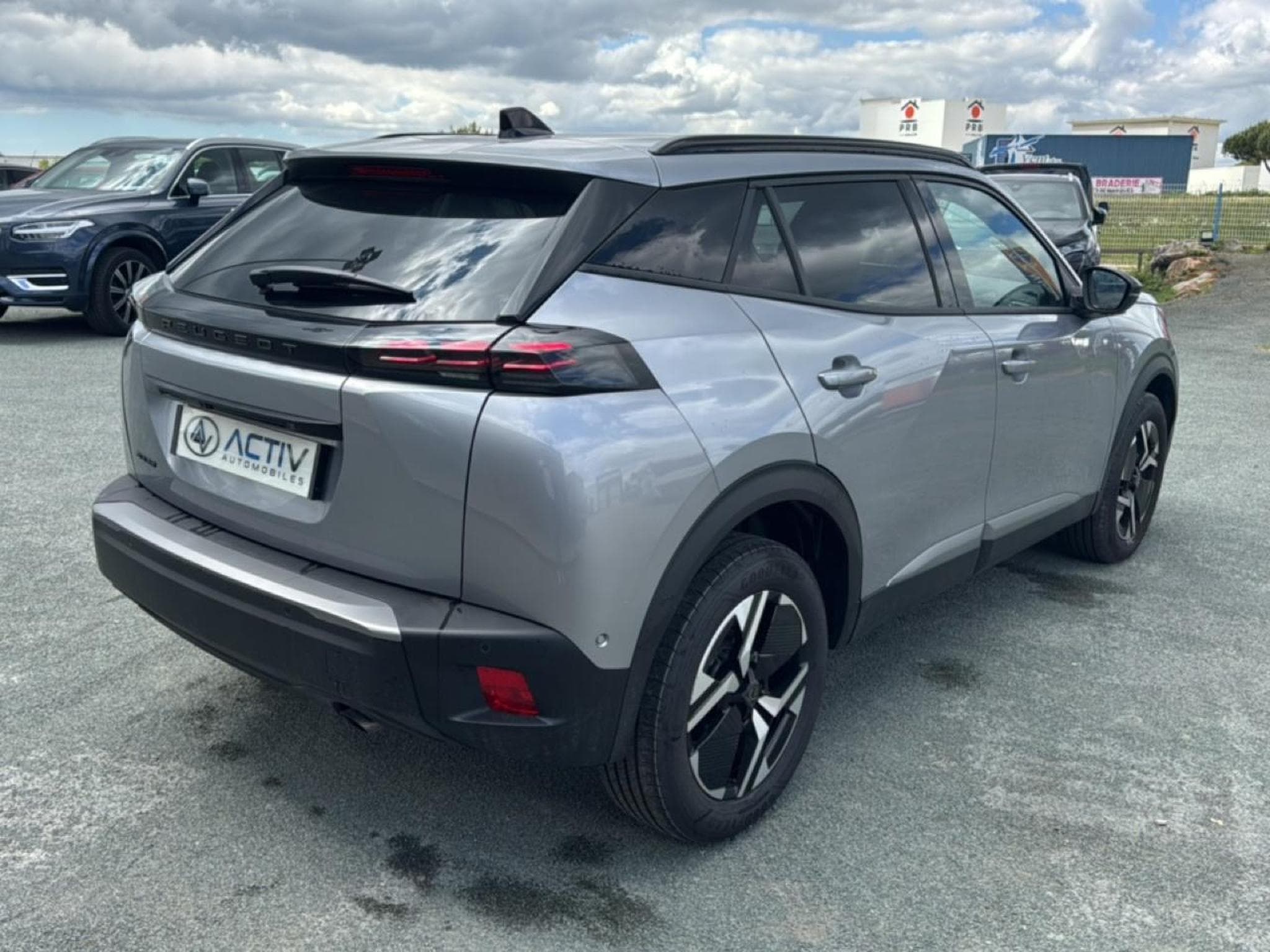 Peugeot 2008 1.2 100 ALLURE (2025) - Photo 5