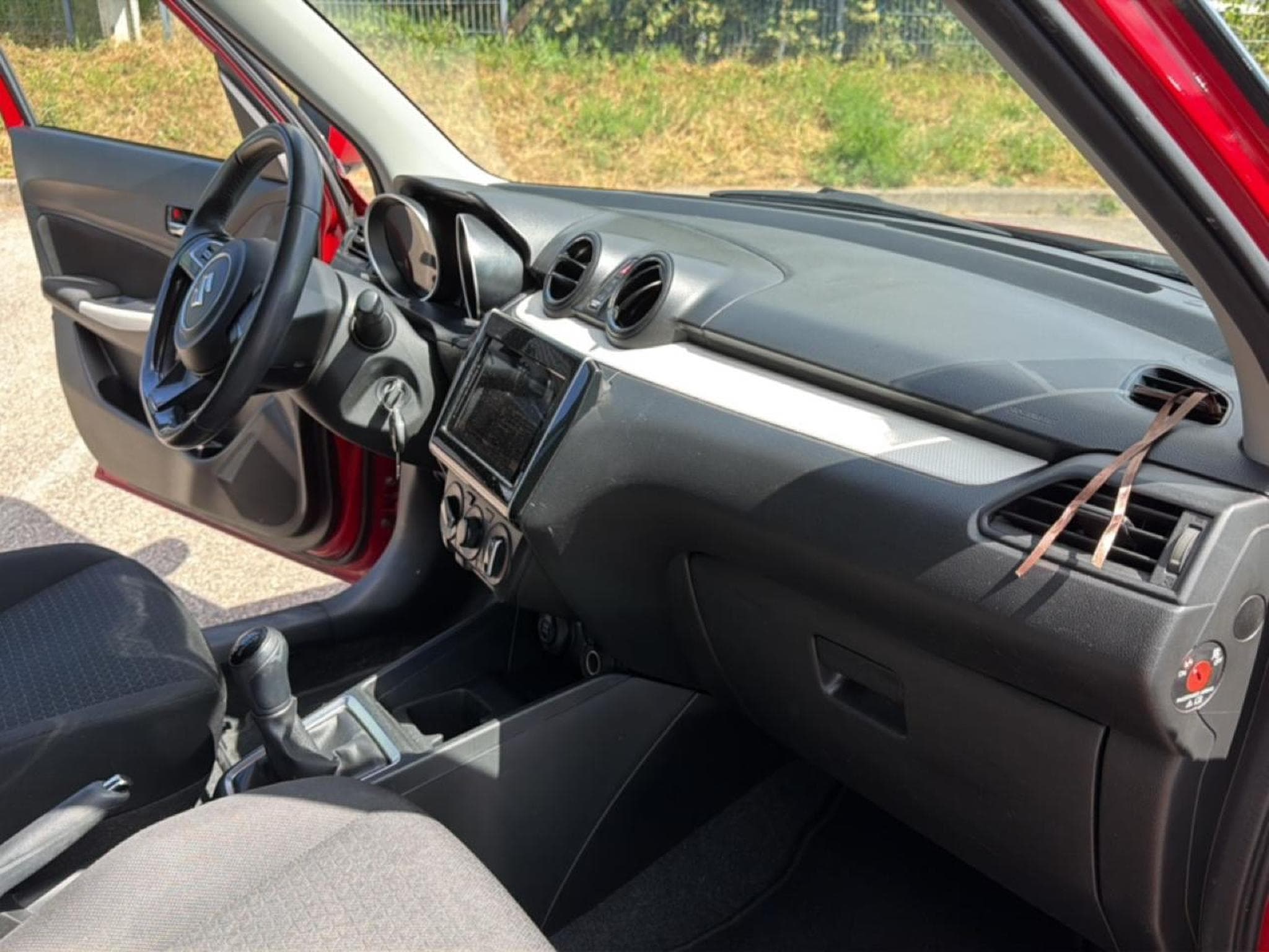 Suzuki SWIFT 1.2 DUALJET 90 PRIVILEGE (2018) - Photo 17
