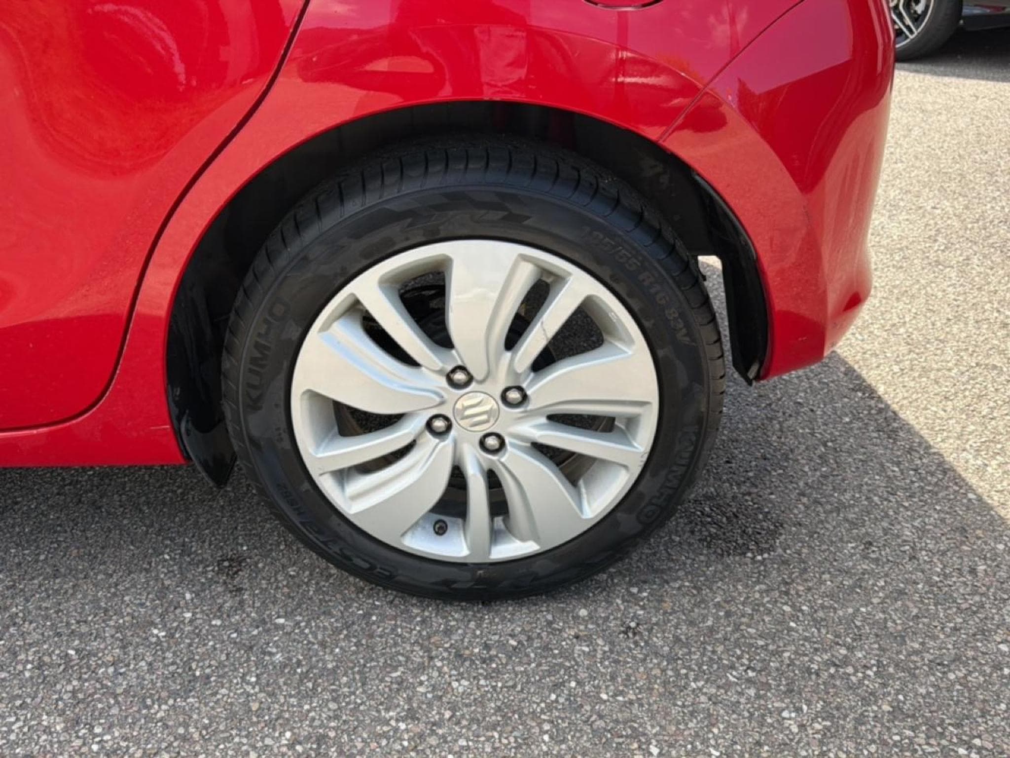 Suzuki SWIFT 1.2 DUALJET 90 PRIVILEGE (2018) - Photo 9