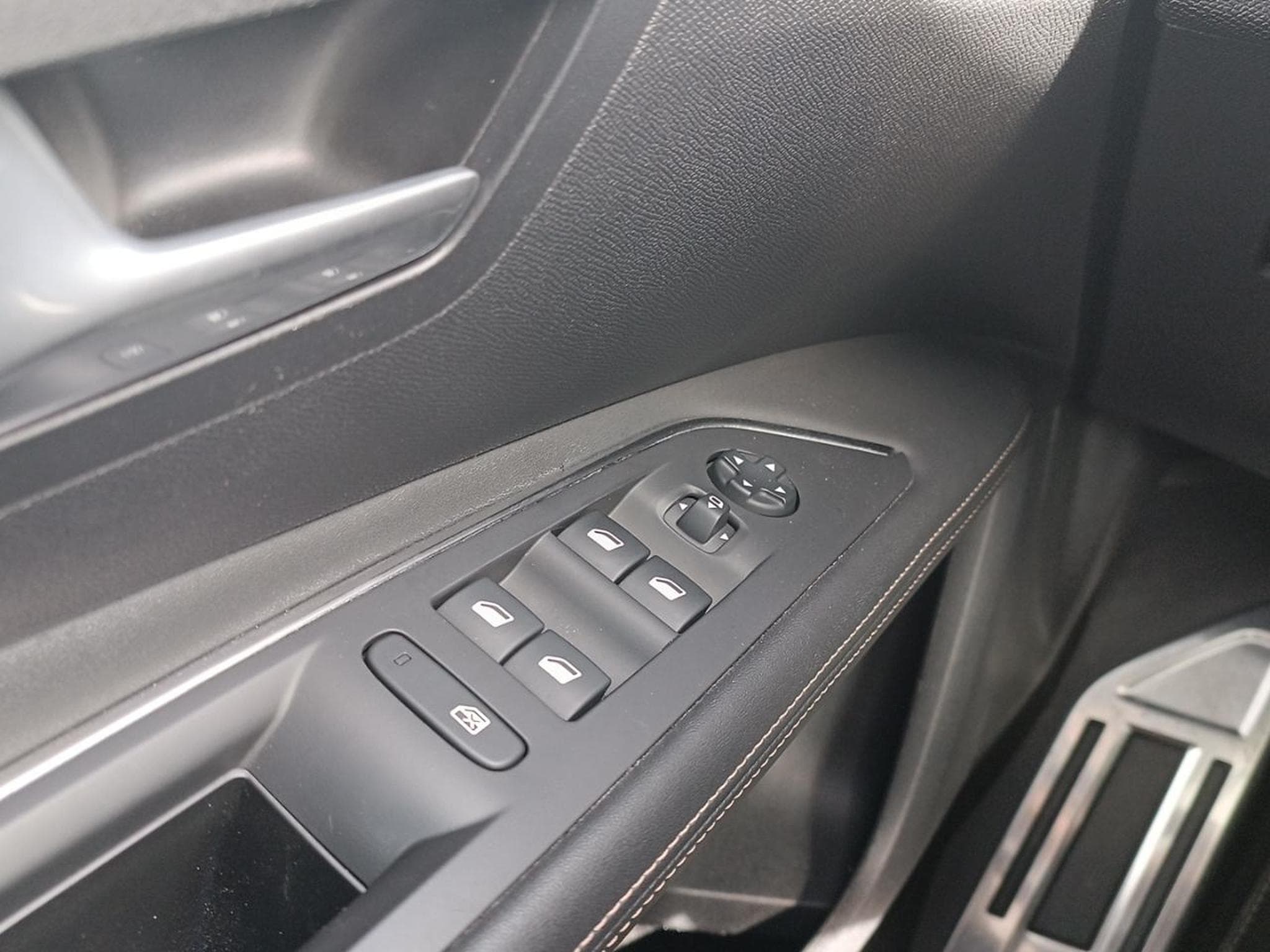 Peugeot 3008 1.5 BLUEHDI 130 GT EAT8 (2021) - Photo 11