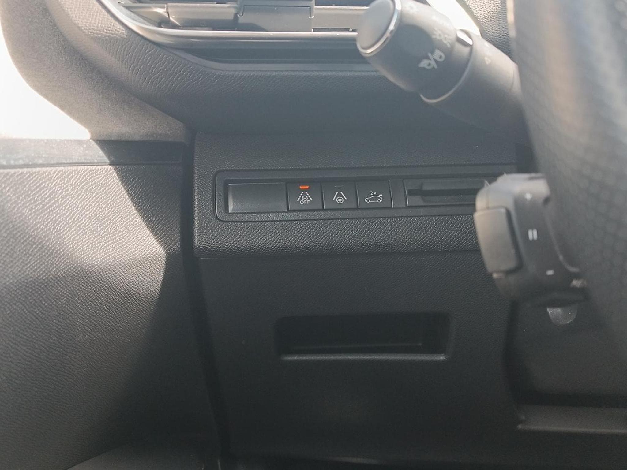 Peugeot 3008 1.5 BLUEHDI 130 GT EAT8 (2021) - Photo 12