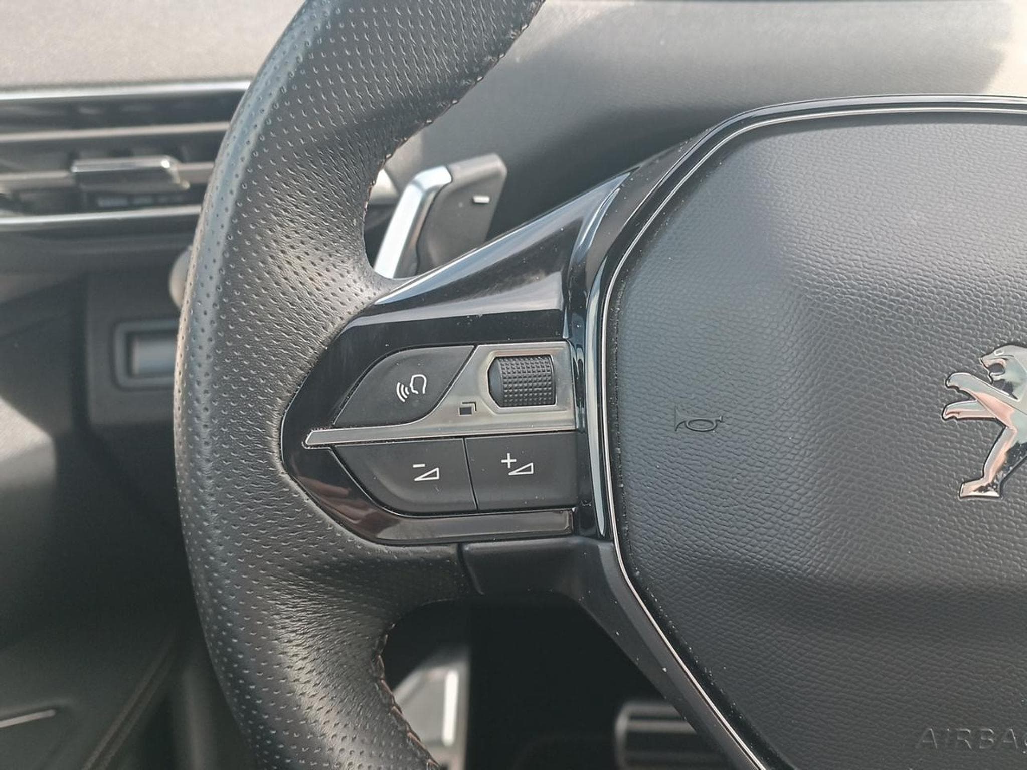 Peugeot 3008 1.5 BLUEHDI 130 GT EAT8 (2021) - Photo 15