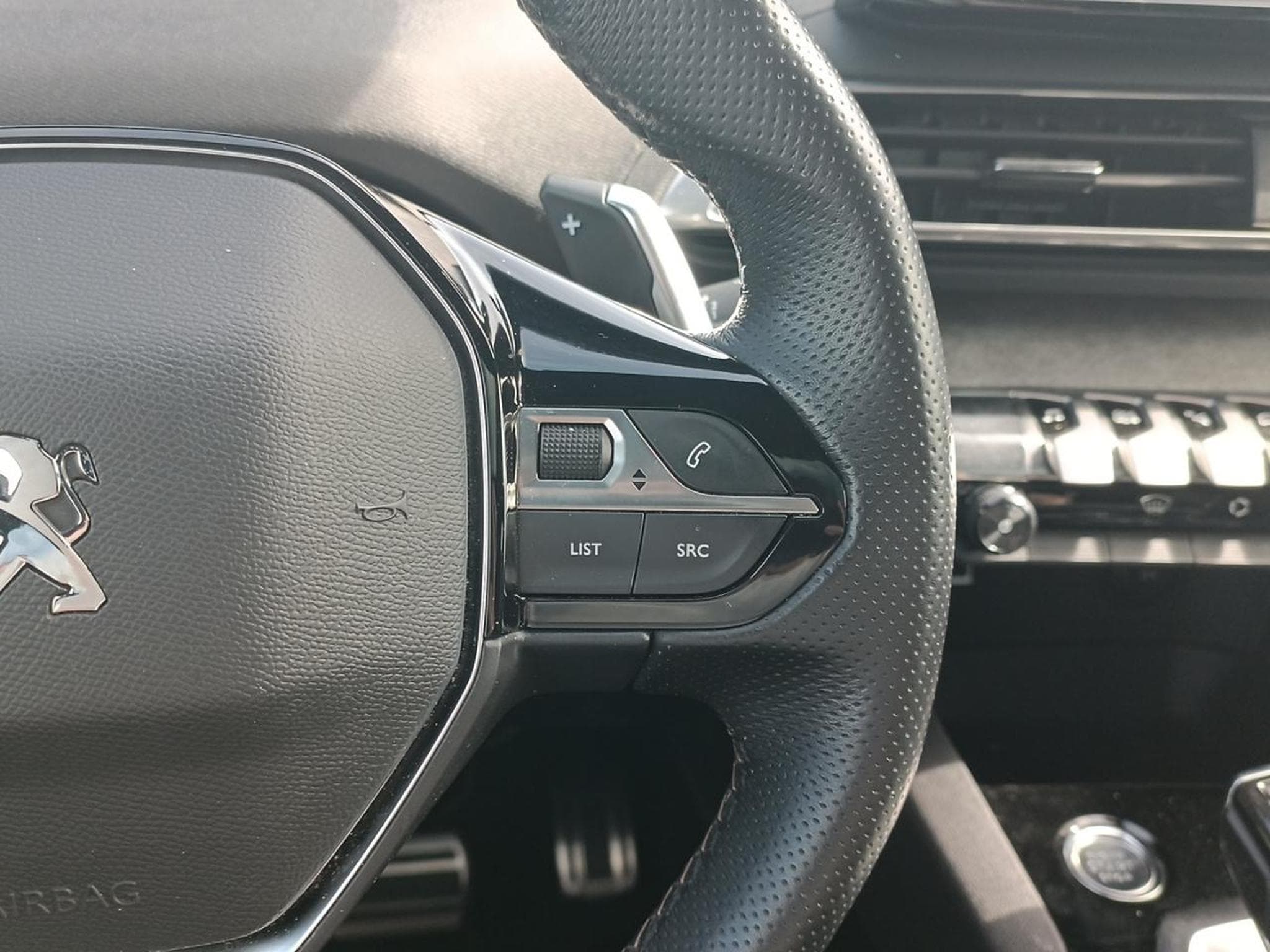 Peugeot 3008 1.5 BLUEHDI 130 GT EAT8 (2021) - Photo 17