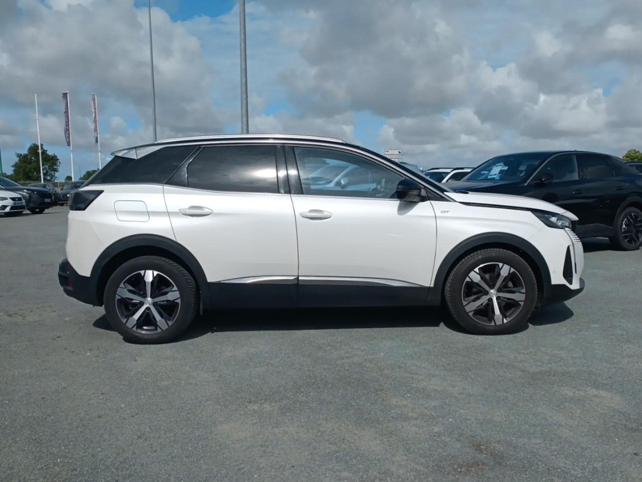 Peugeot 3008 1.5 BLUEHDI 130 GT EAT8 (2021) - Photo 4
