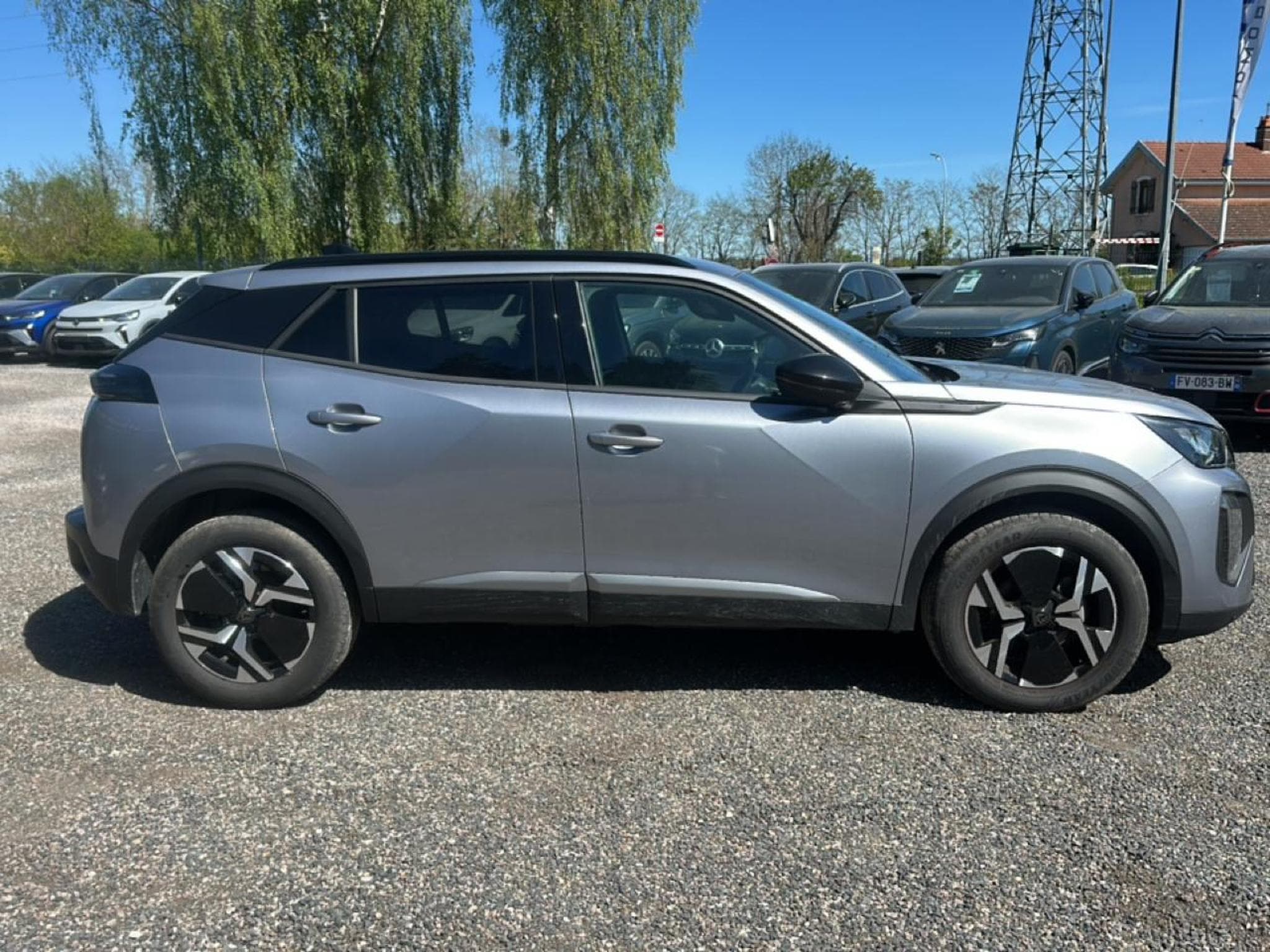 Peugeot 2008 1.2 100 ALLURE (2025) - Photo 4