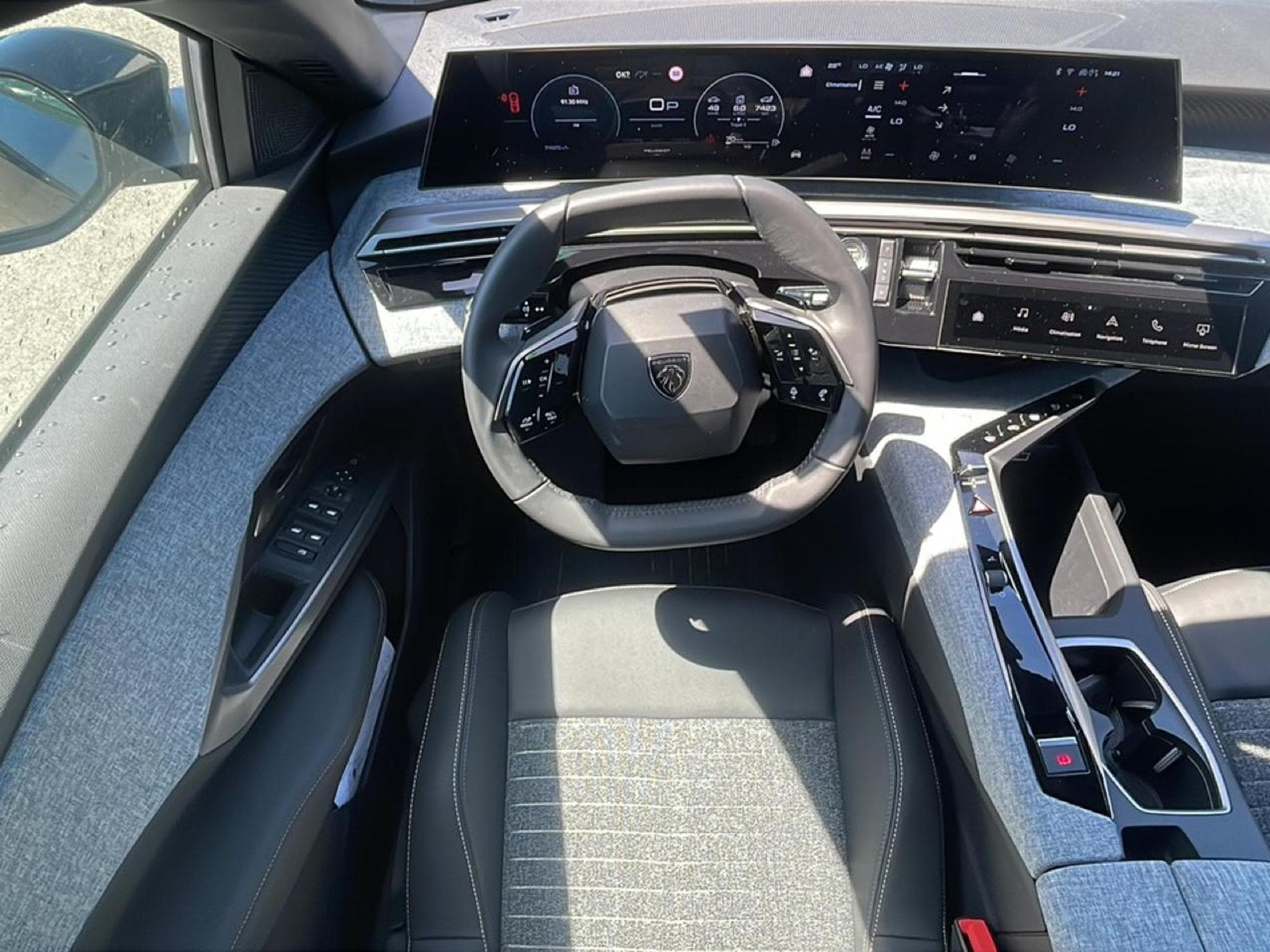 Peugeot 3008 1.2 HYBRID 145 ALLURE E-DCS6 (2025) - Photo 10