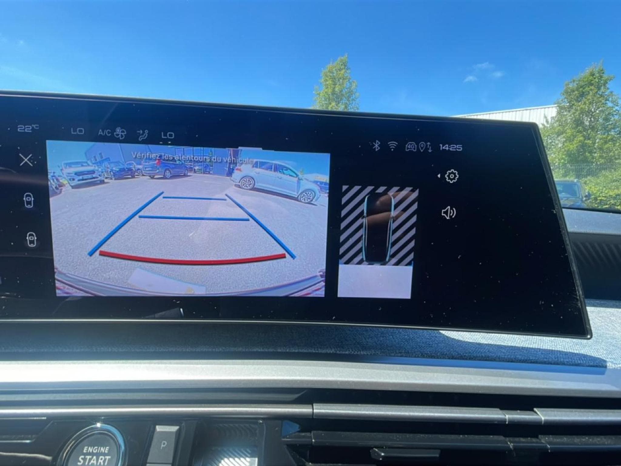 Peugeot 3008 1.2 HYBRID 145 ALLURE E-DCS6 (2025) - Photo 18