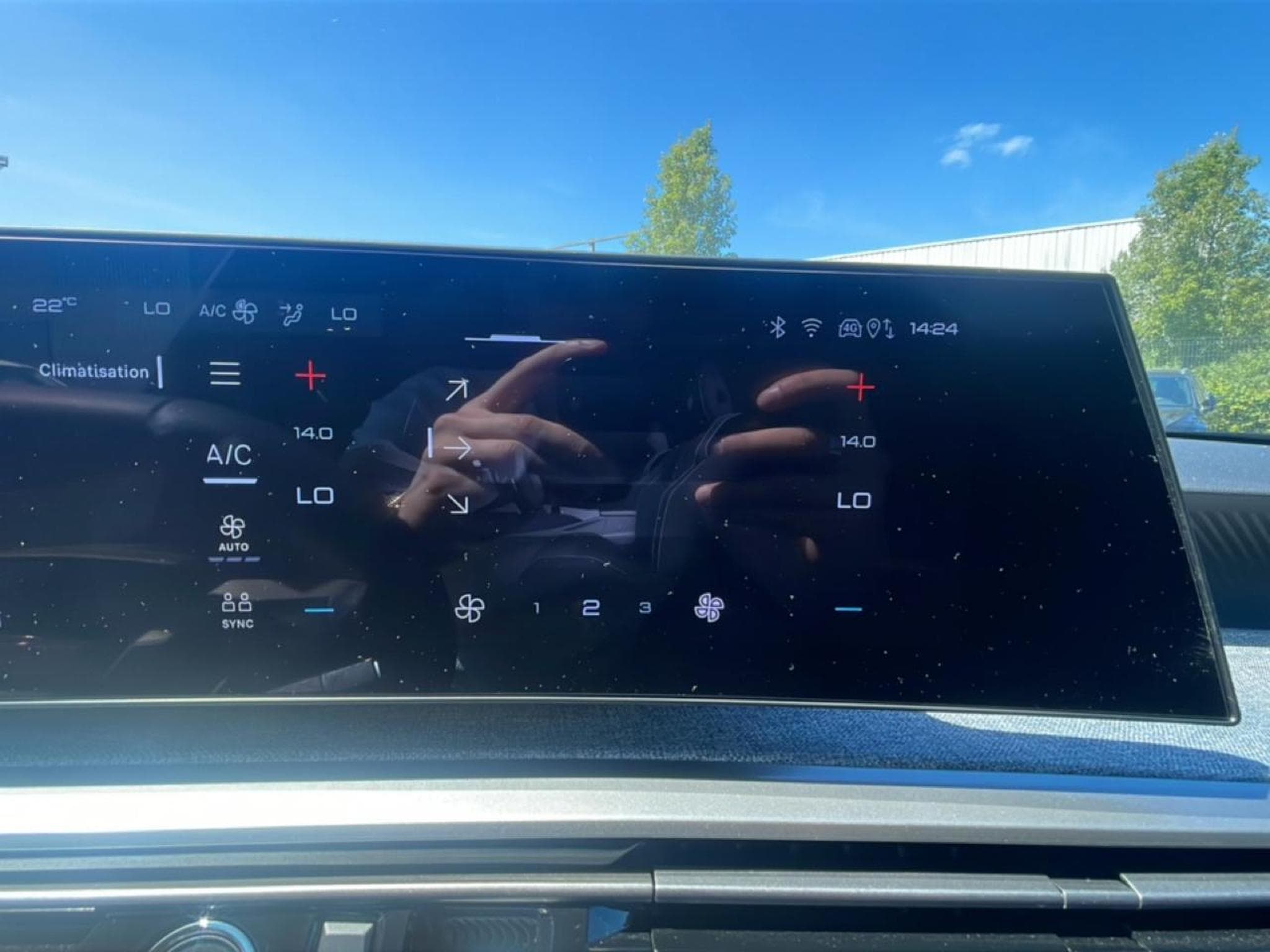 Peugeot 3008 1.2 HYBRID 145 ALLURE E-DCS6 (2025) - Photo 19