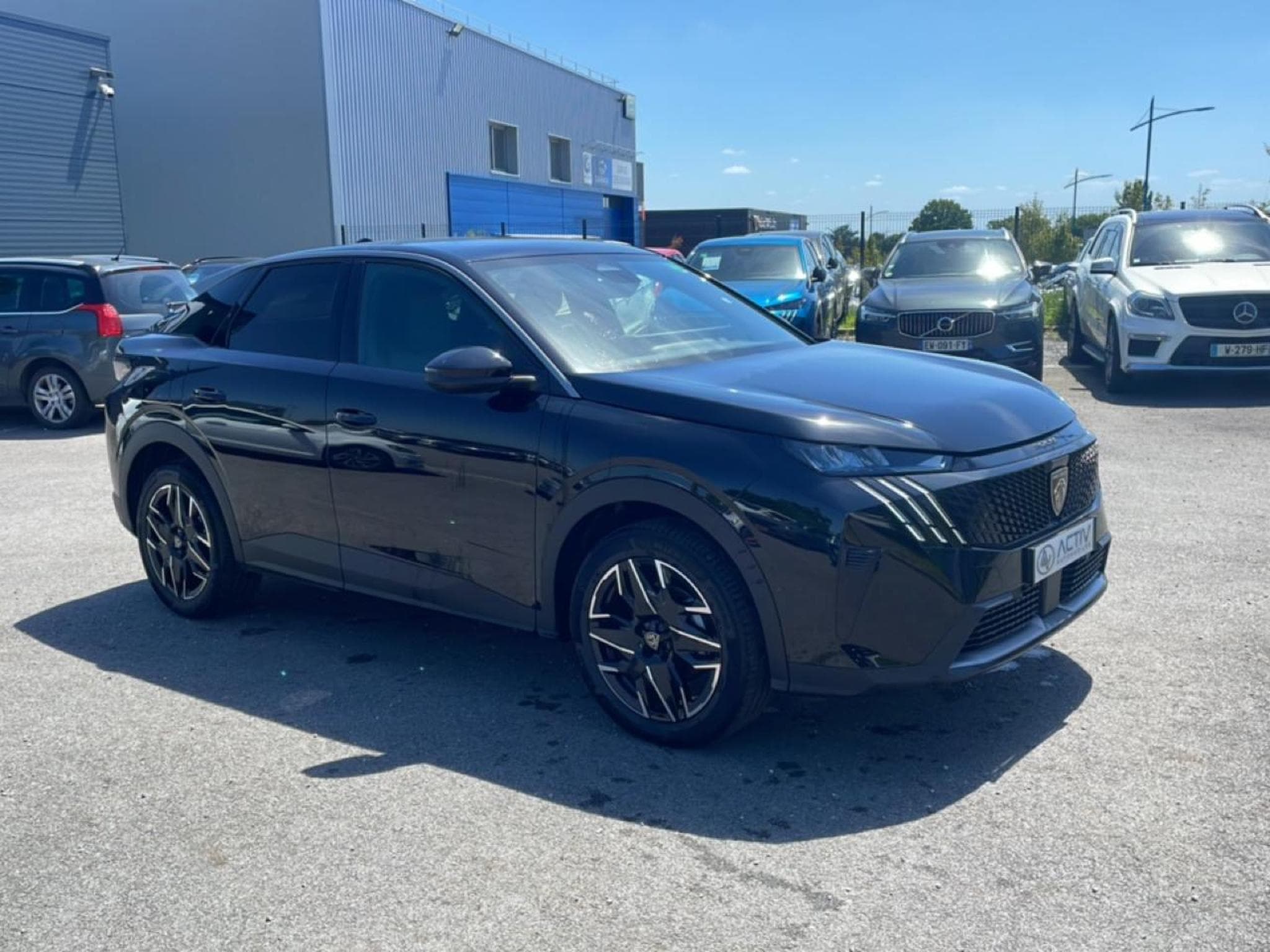 Peugeot 3008 1.2 HYBRID 145 ALLURE E-DCS6 (2025) - Photo 3