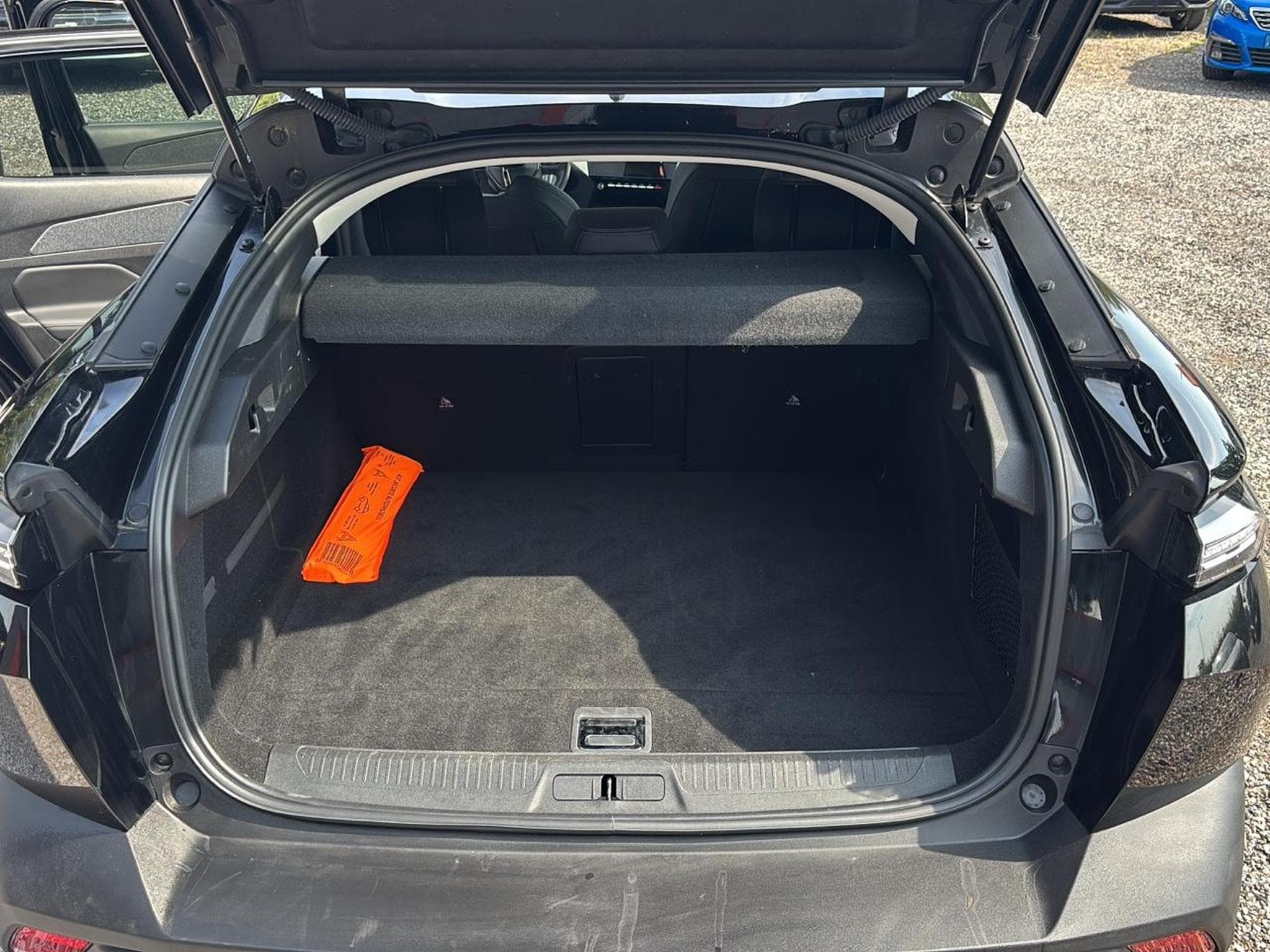 Peugeot 408 1.2 PURETECH 130 ALLURE EAT8 (2024) - Photo 11