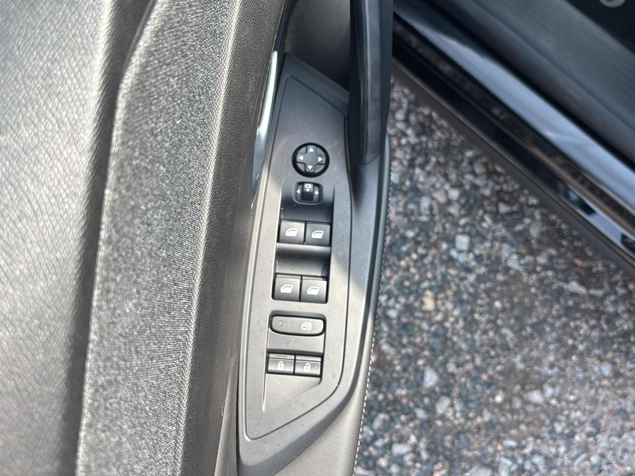 Peugeot 408 1.2 PURETECH 130 ALLURE EAT8 (2024) - Photo 12