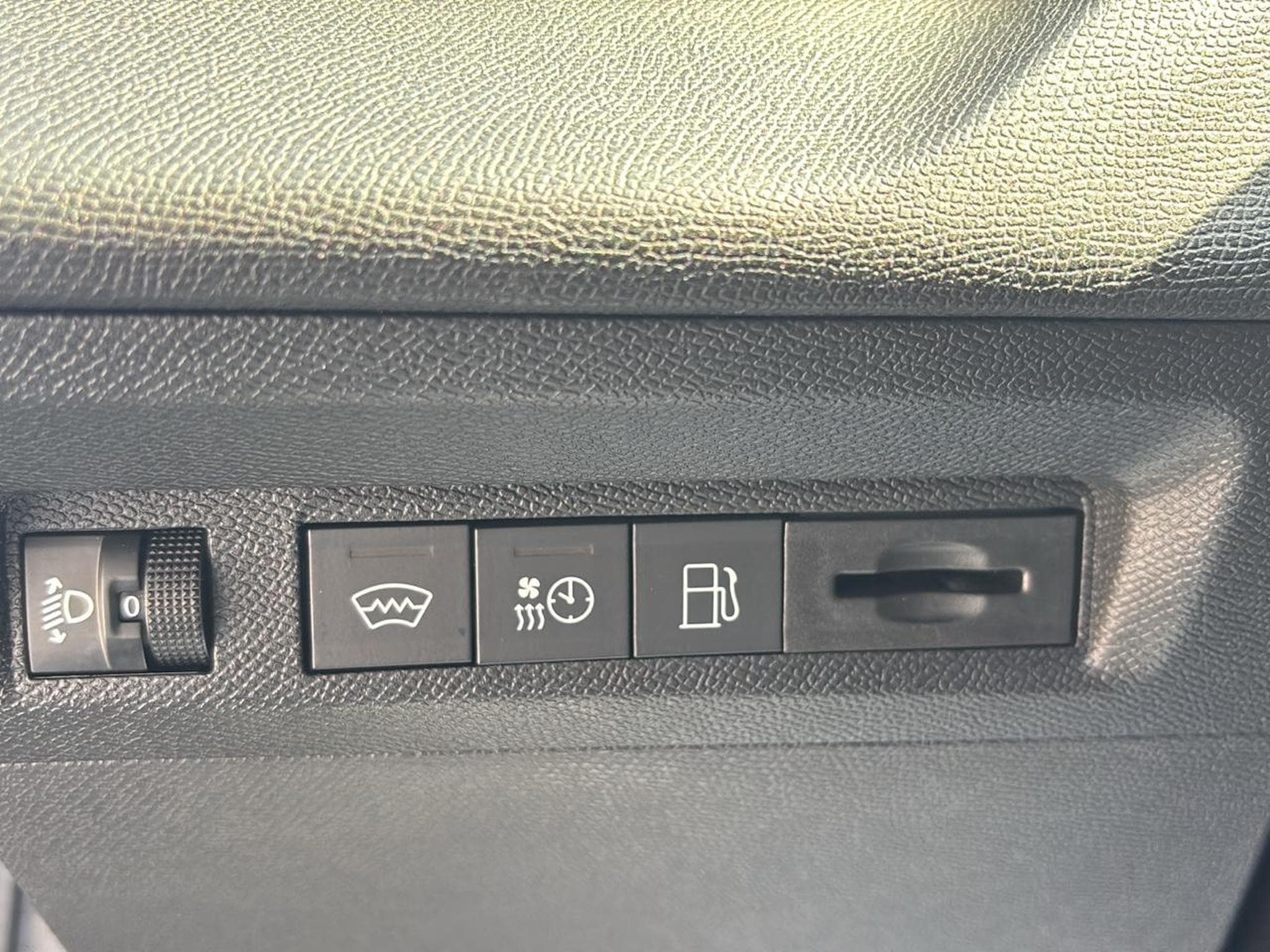 Peugeot 408 1.2 PURETECH 130 ALLURE EAT8 (2024) - Photo 13