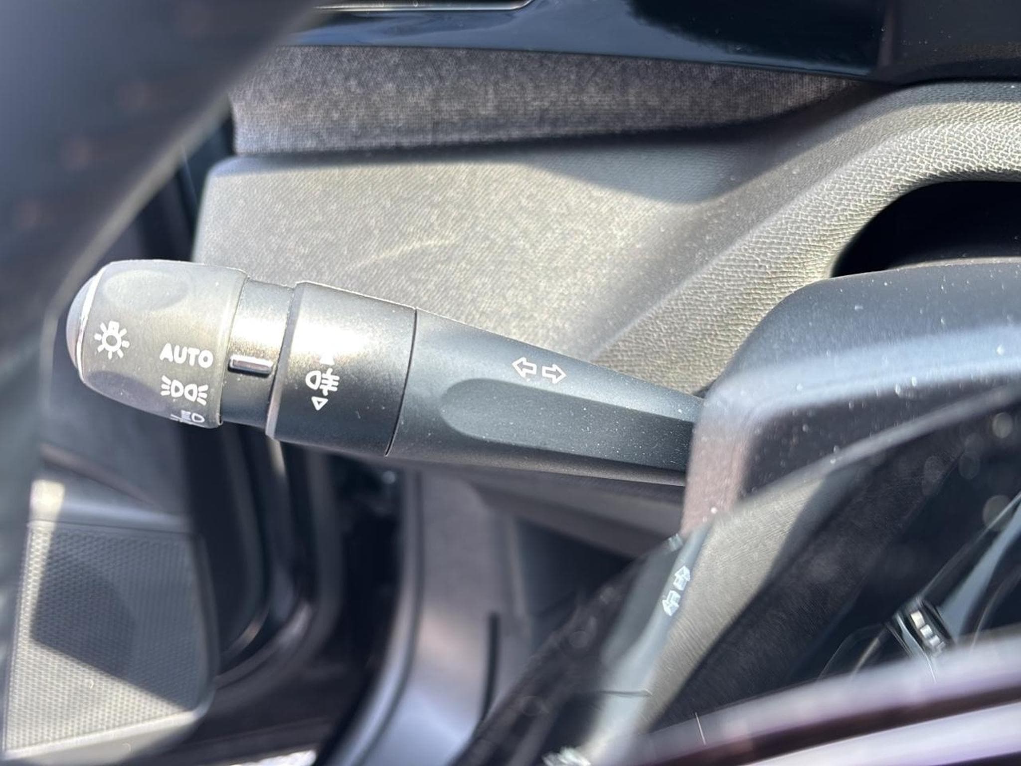 Peugeot 408 1.2 PURETECH 130 ALLURE EAT8 (2024) - Photo 14