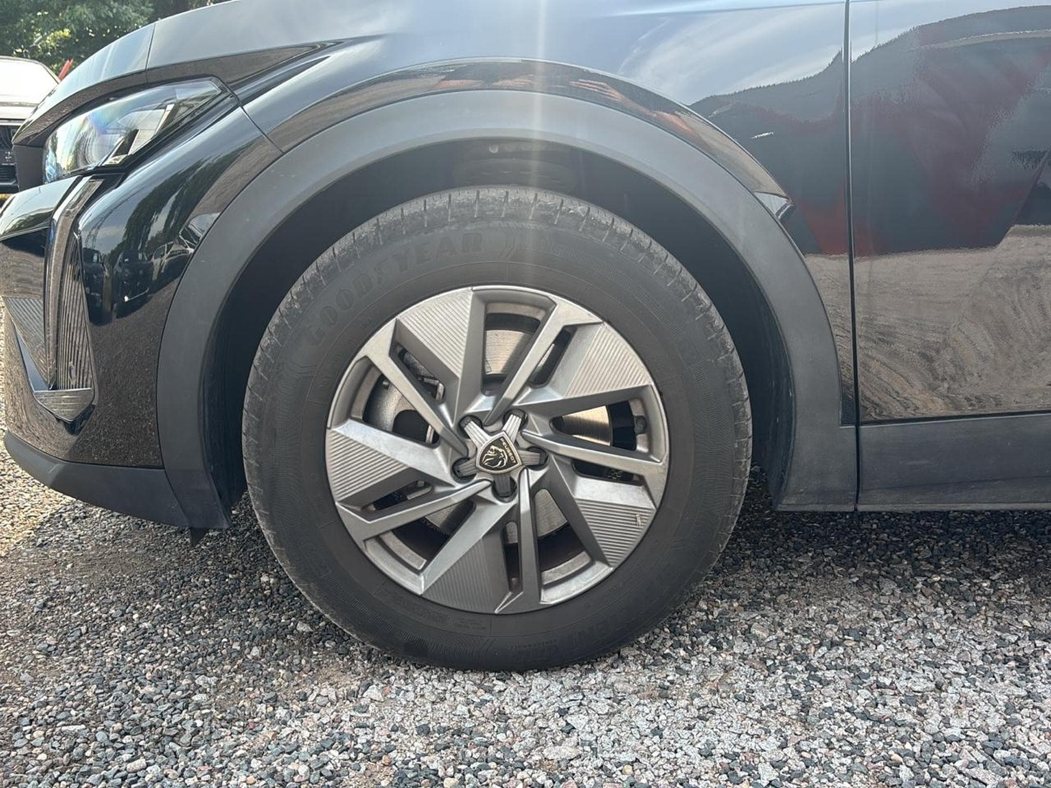 Peugeot 408 1.2 PURETECH 130 ALLURE EAT8 (2024) - Photo 7