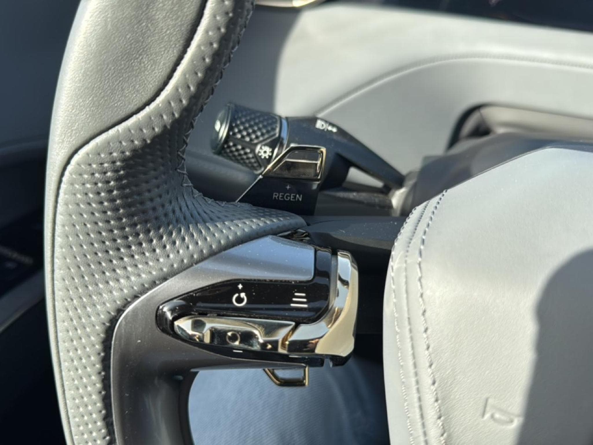 Lotus ELETRE 612CH (2023) - Photo 15
