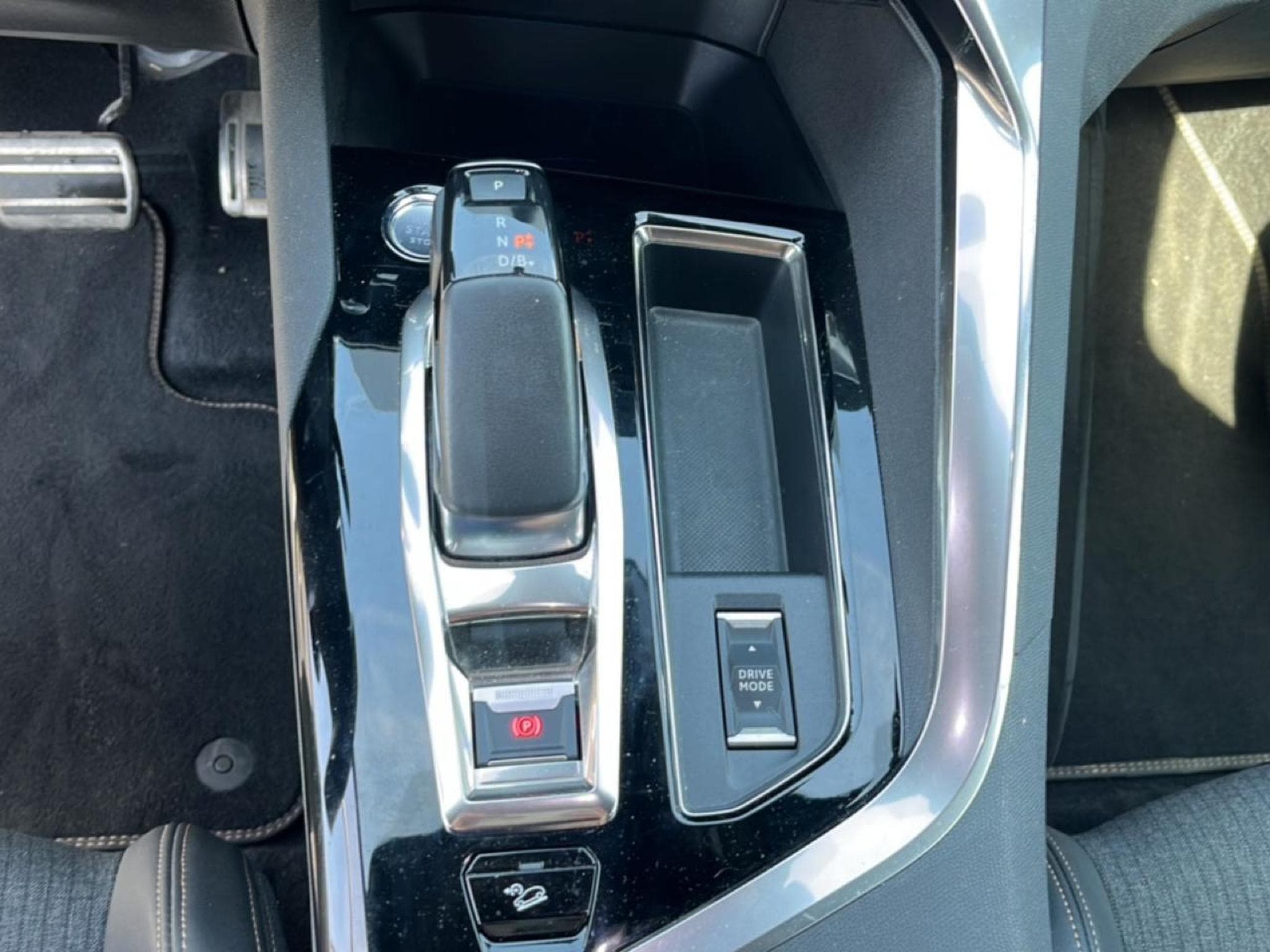 Peugeot 3008 HYBRID4 300CH GT LINE E-EAT8 (2020) - Photo 15