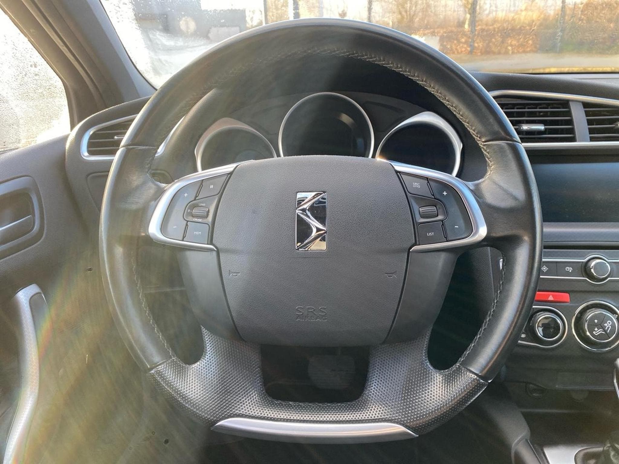 DS Automobiles DS4 BLUEHDI 120 SO CHIC EAT6 (2017) - Foto 10