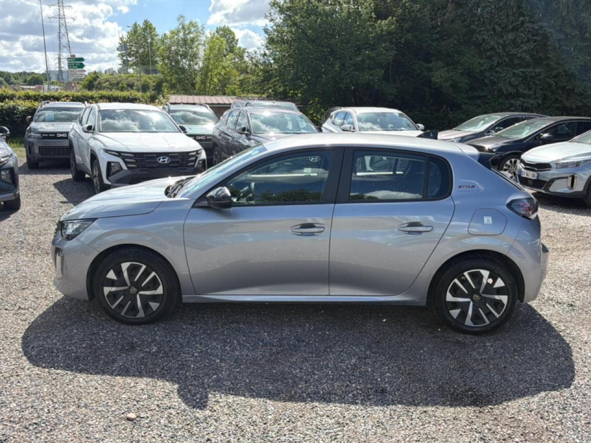 Peugeot 208 1.2 100 STYLE (2025) - Foto 8
