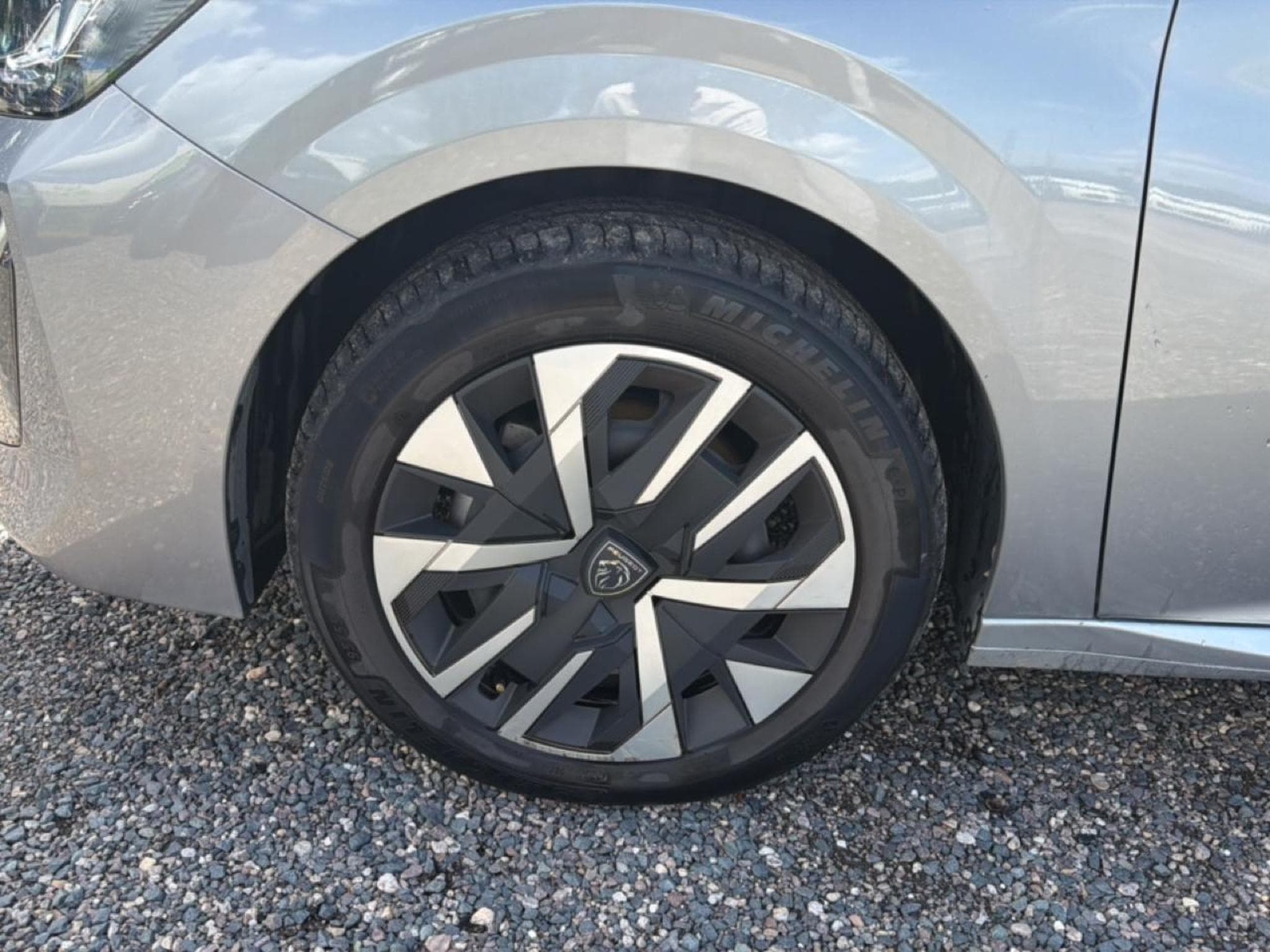 Peugeot 208 1.2 100 STYLE (2025) - Foto 9