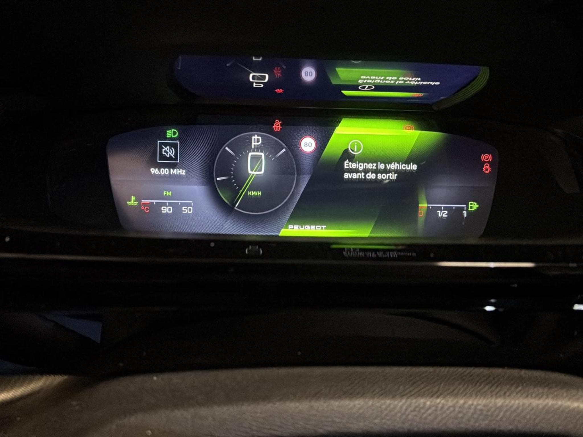 Peugeot 408 HYBRID 145 GT E-DCS6 (2025) - Foto 12