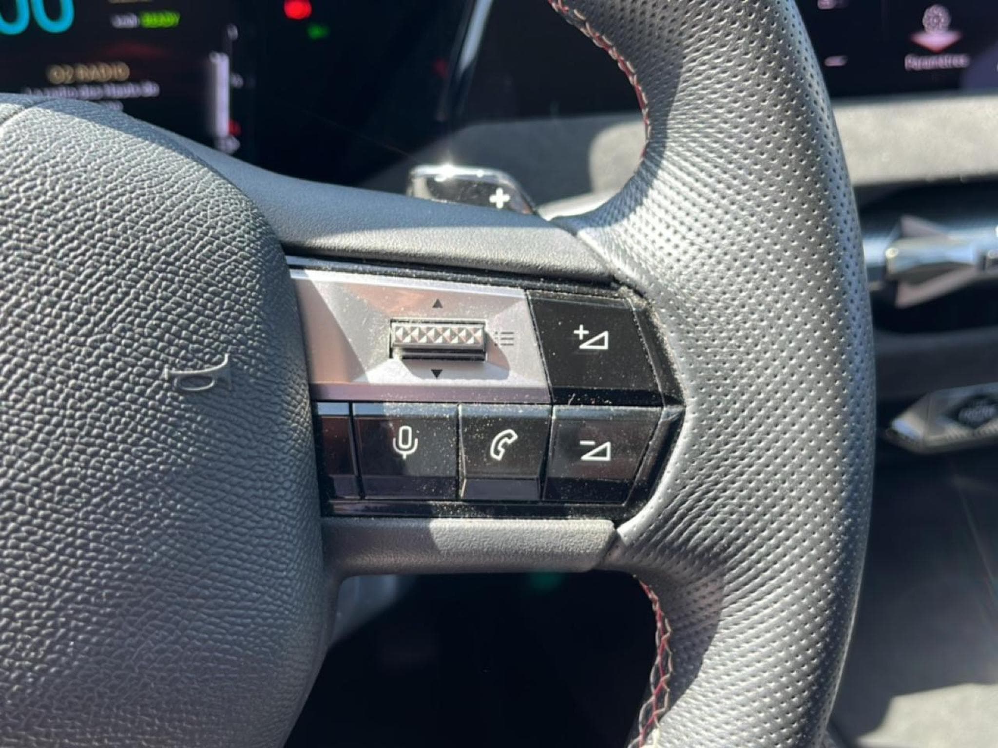 DS Automobiles DS4 E-TENSE 225 PERFORMANCE LINE + (2023) - Foto 18