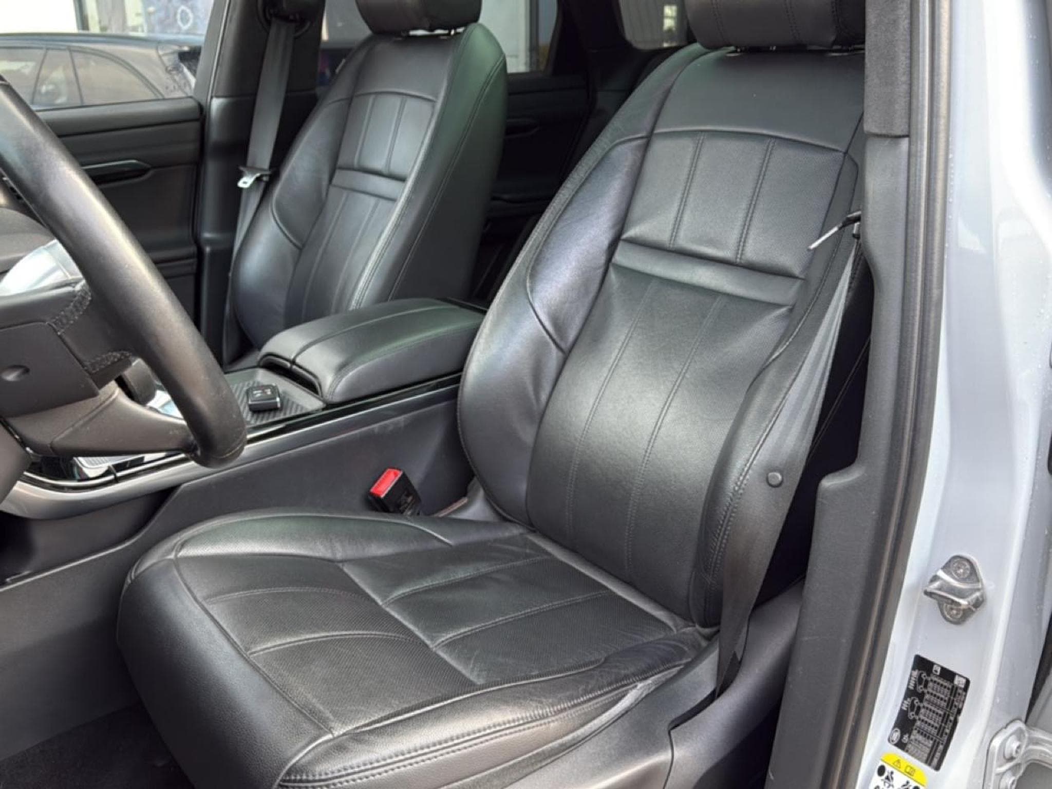 Land-Rover RANGE ROVER EVOQUE 2.0 D 180 SE AWD BVA (2019) - Foto 17
