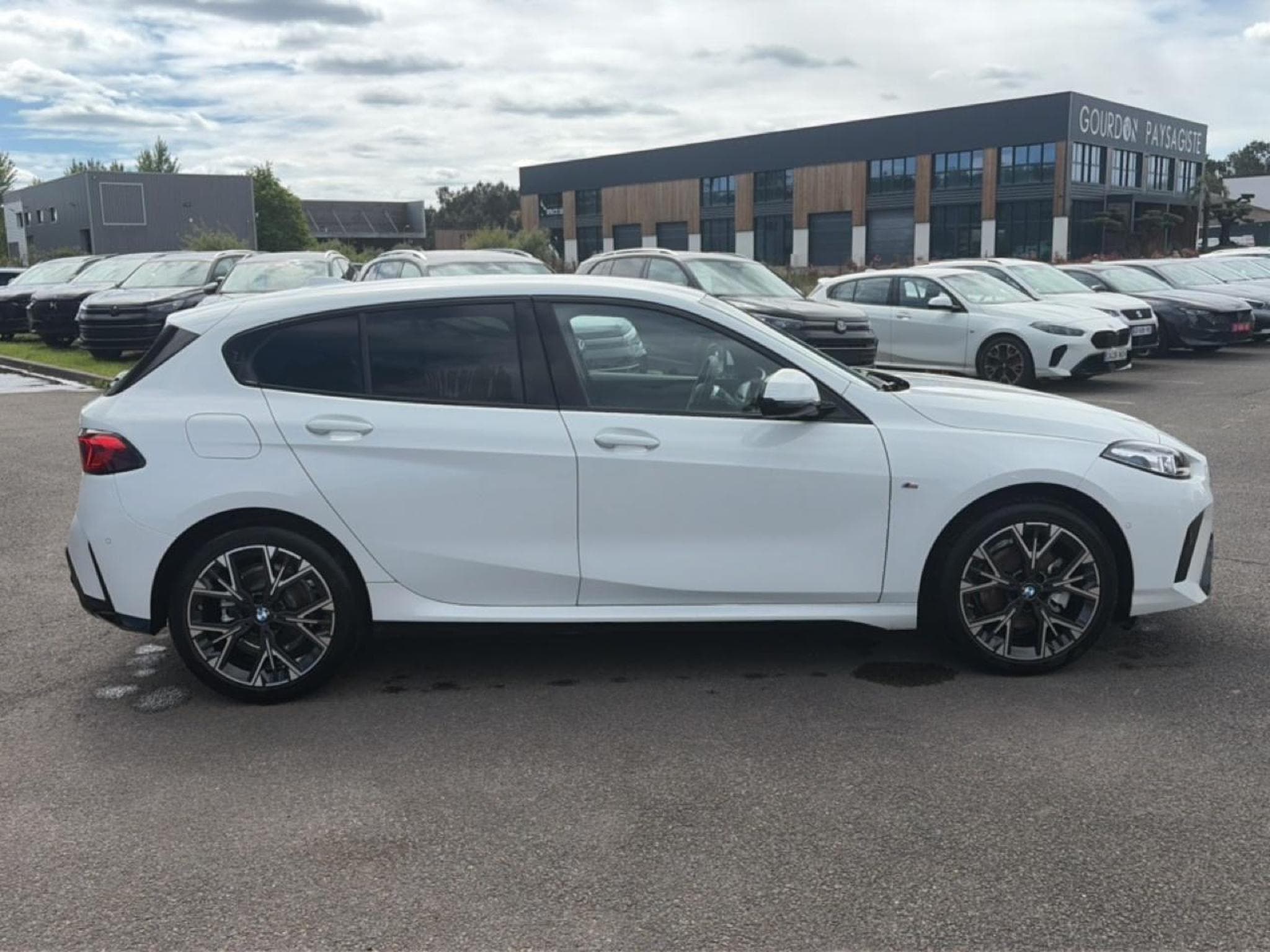 Bmw SERIE 1 (F70) 120DA 163 M SPORT DESIGN DKG7 (2025) - Foto 4