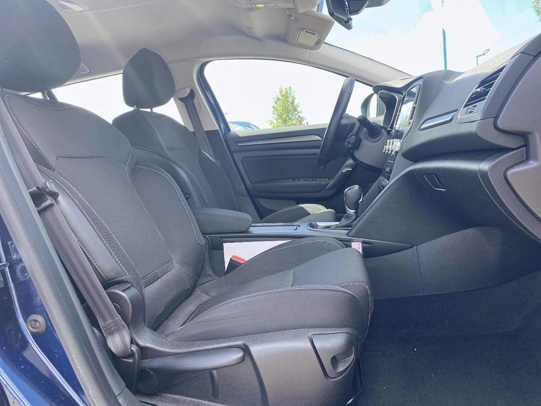 Renault MEGANE IV ESTATE 1.6 E-TECH PLUG-IN 160 EVOLUTION (2022) - Photo 12