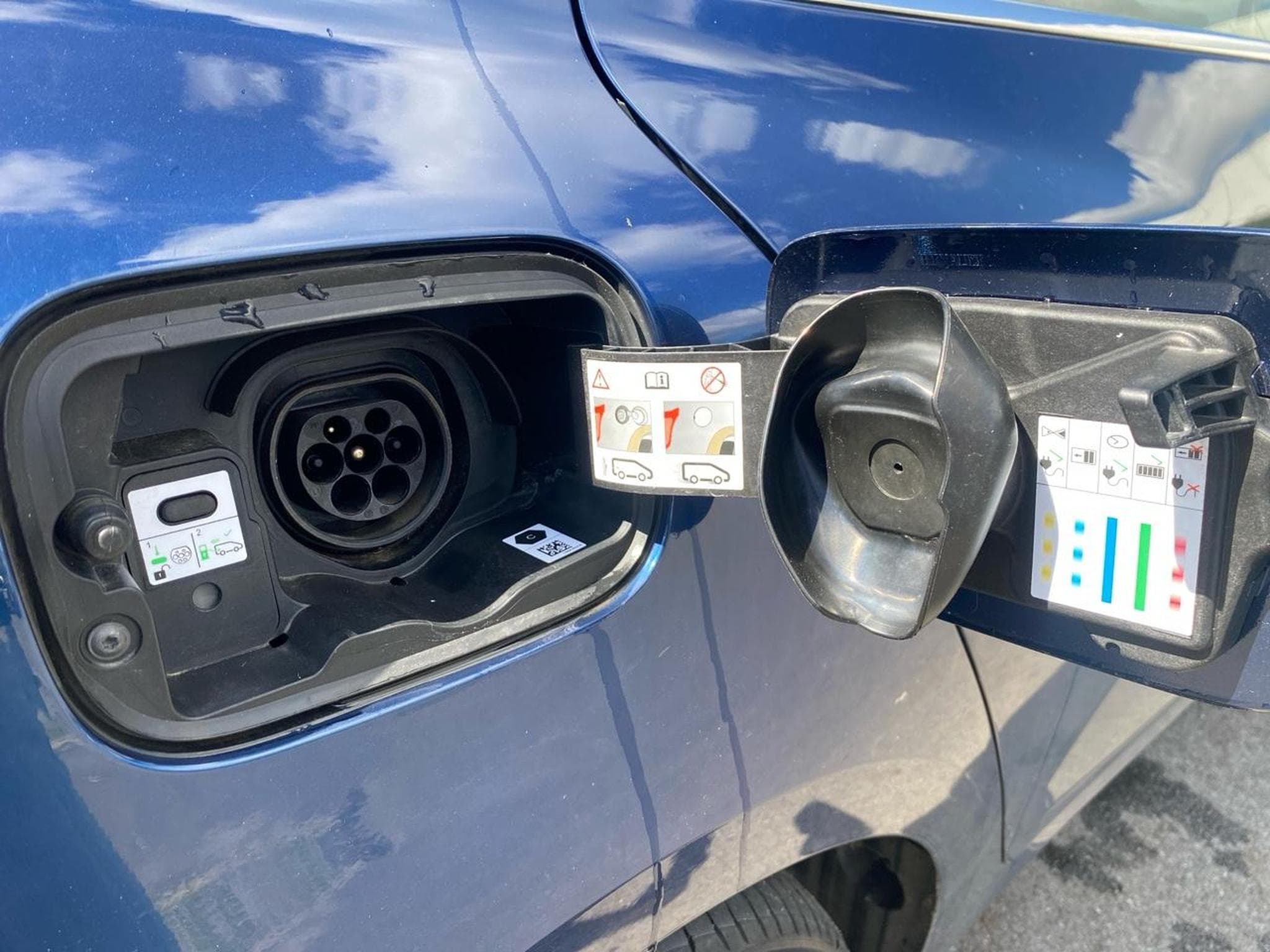 Renault MEGANE IV ESTATE 1.6 E-TECH PLUG-IN 160 EVOLUTION (2022) - Photo 15