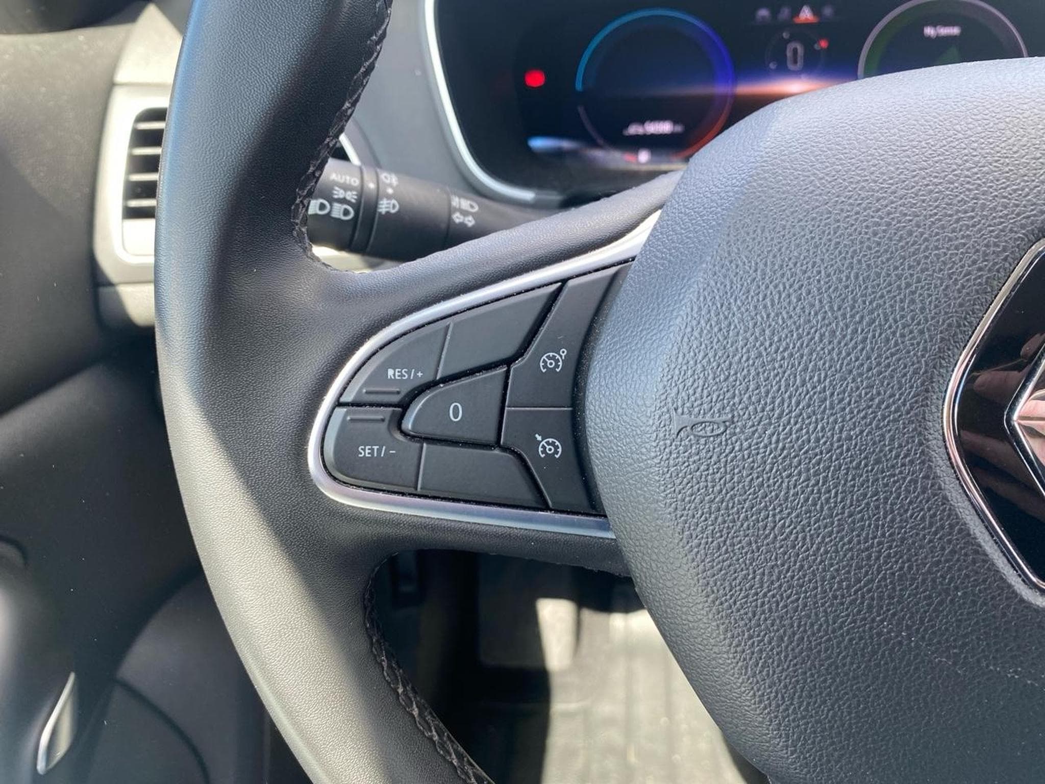 Renault MEGANE IV ESTATE 1.6 E-TECH PLUG-IN 160 EVOLUTION (2022) - Photo 17
