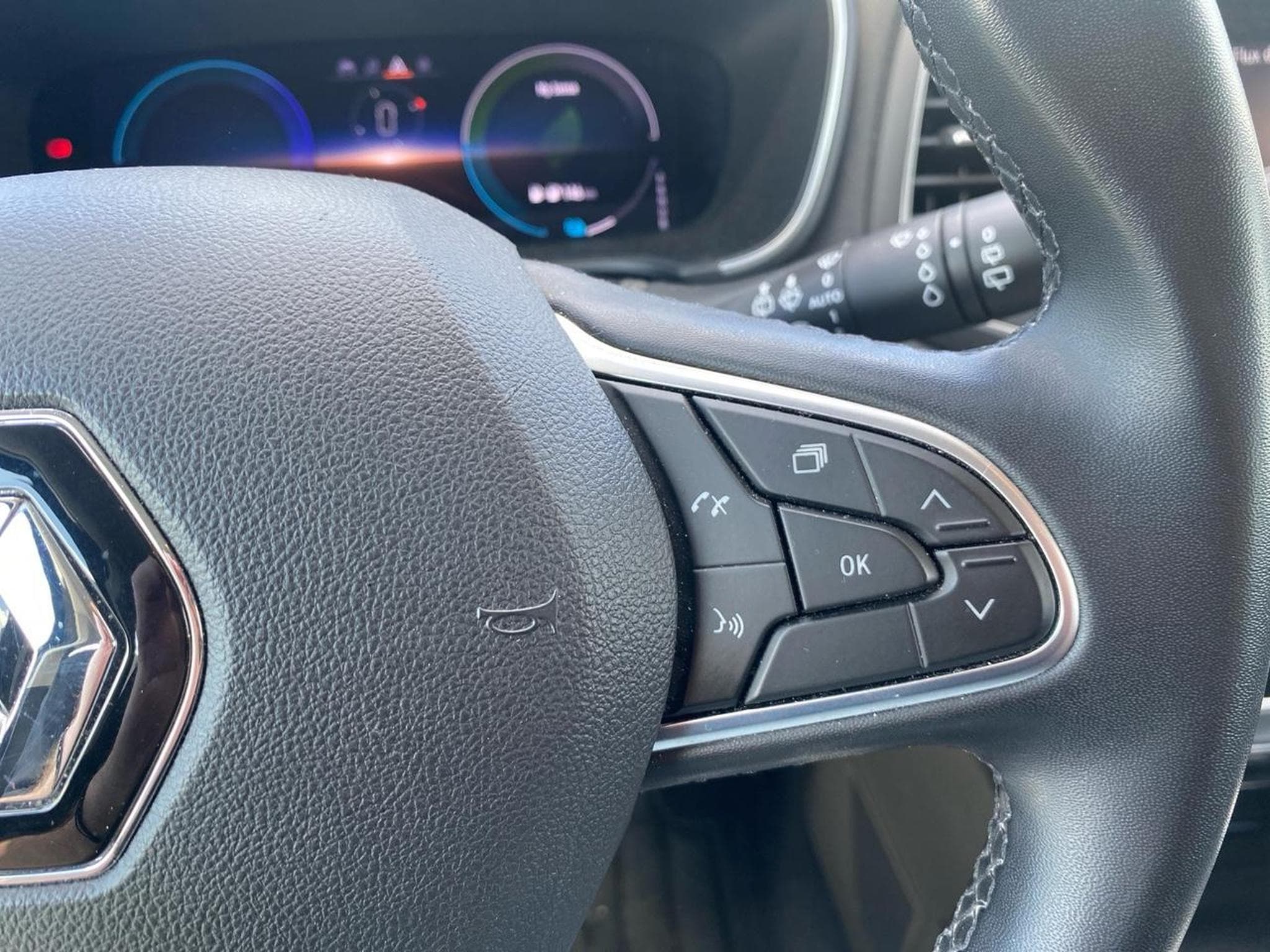 Renault MEGANE IV ESTATE 1.6 E-TECH PLUG-IN 160 EVOLUTION (2022) - Photo 18