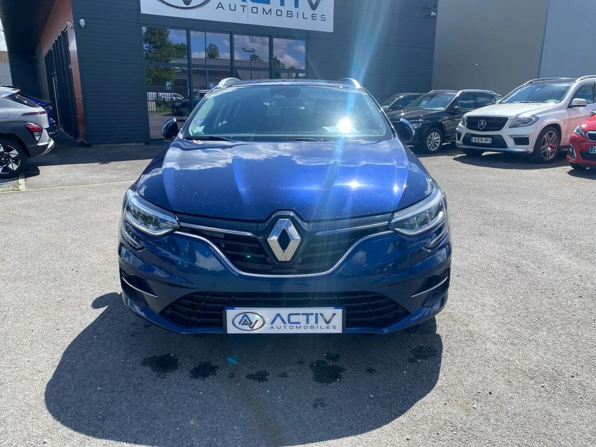 Renault MEGANE IV ESTATE 1.6 E-TECH PLUG-IN 160 EVOLUTION (2022) - Photo 2