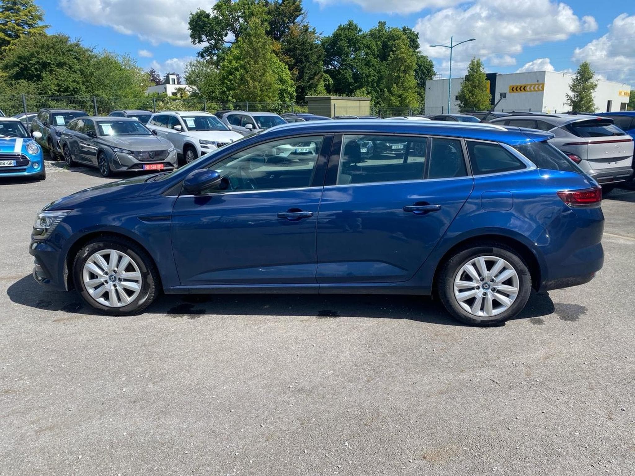 Renault MEGANE IV ESTATE 1.6 E-TECH PLUG-IN 160 EVOLUTION (2022) - Photo 8