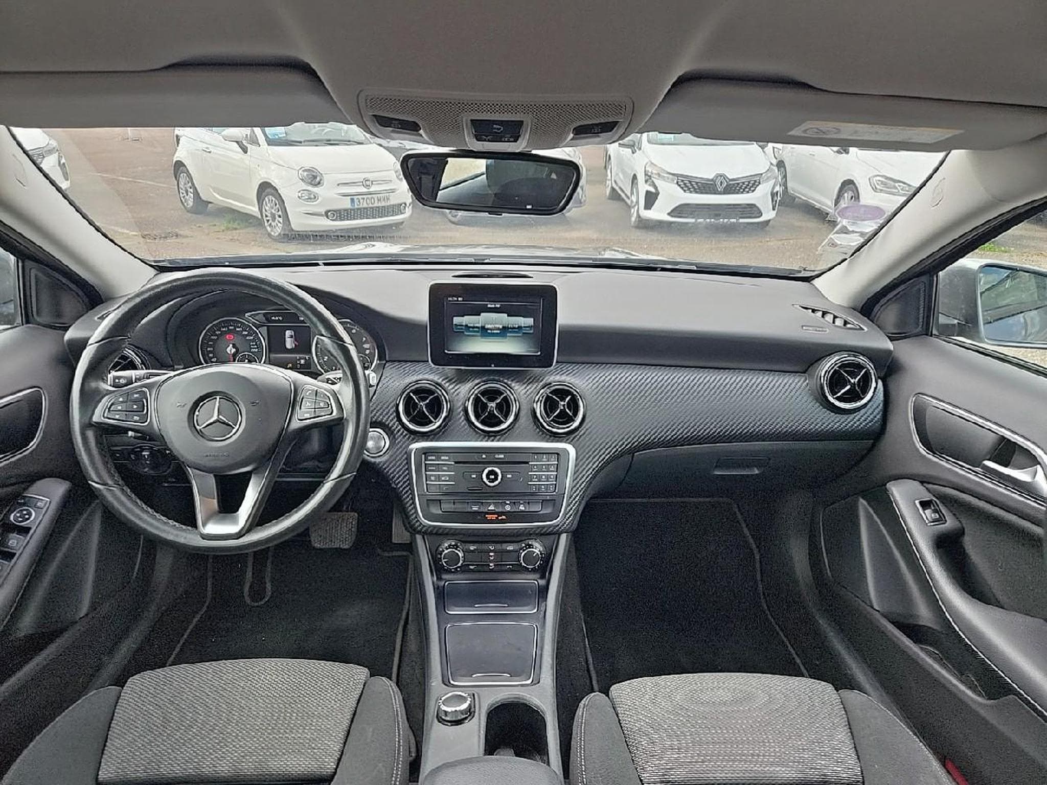 Mercedes GLA 180 INTUITION 7G-DCT (2017) - Photo 10