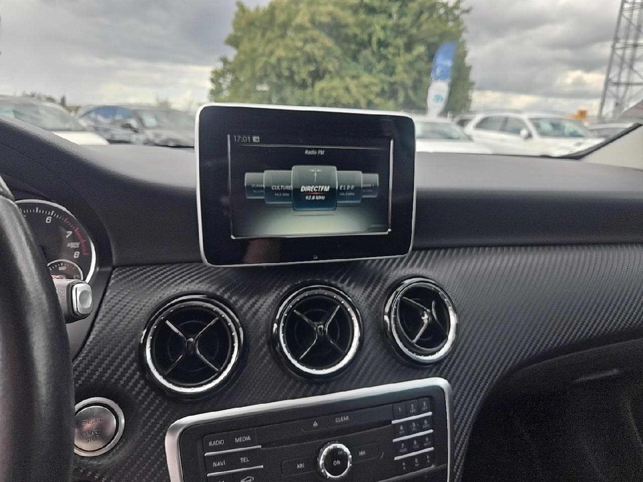 Mercedes GLA 180 INTUITION 7G-DCT (2017) - Photo 15