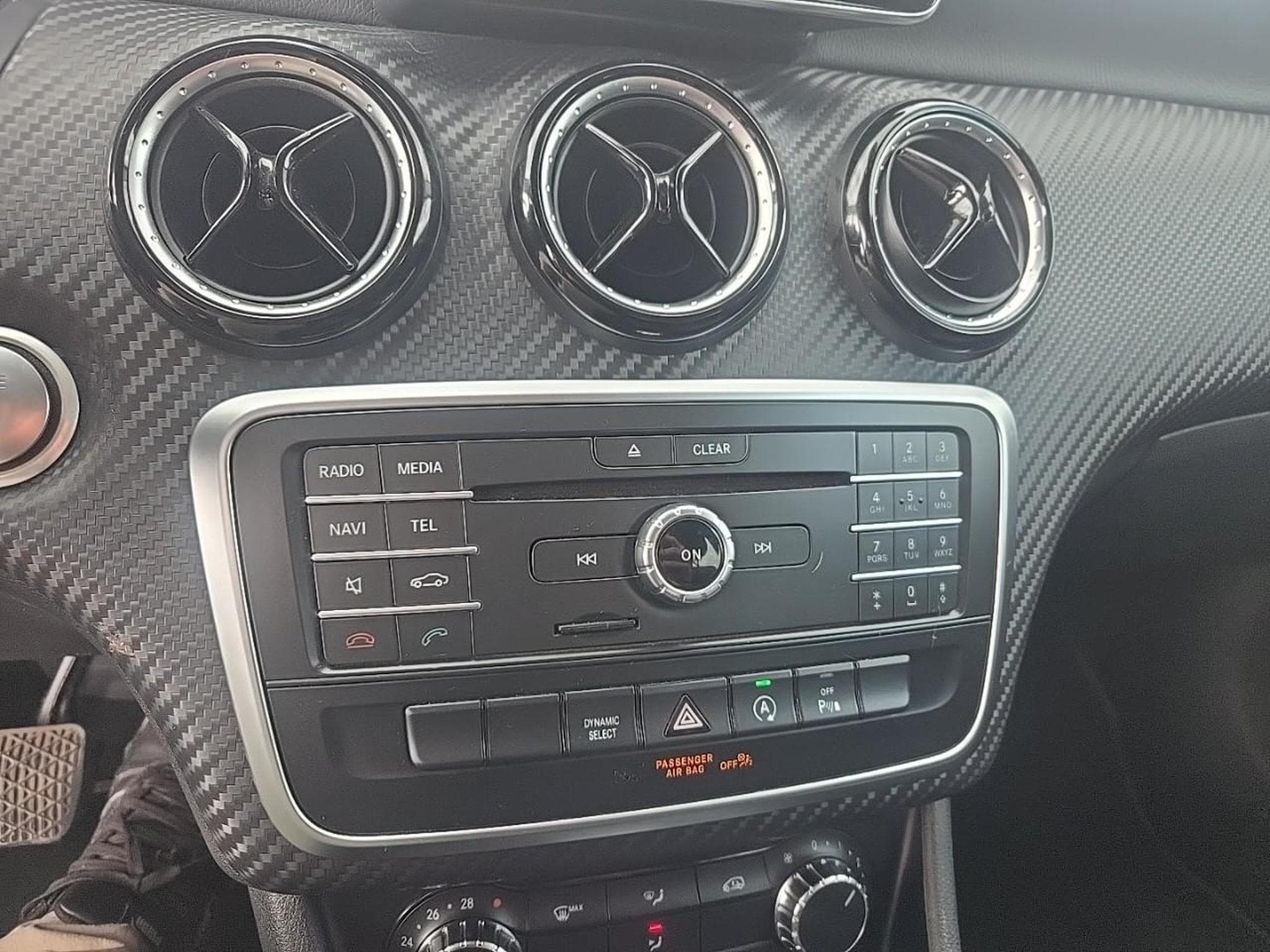 Mercedes GLA 180 INTUITION 7G-DCT (2017) - Photo 16