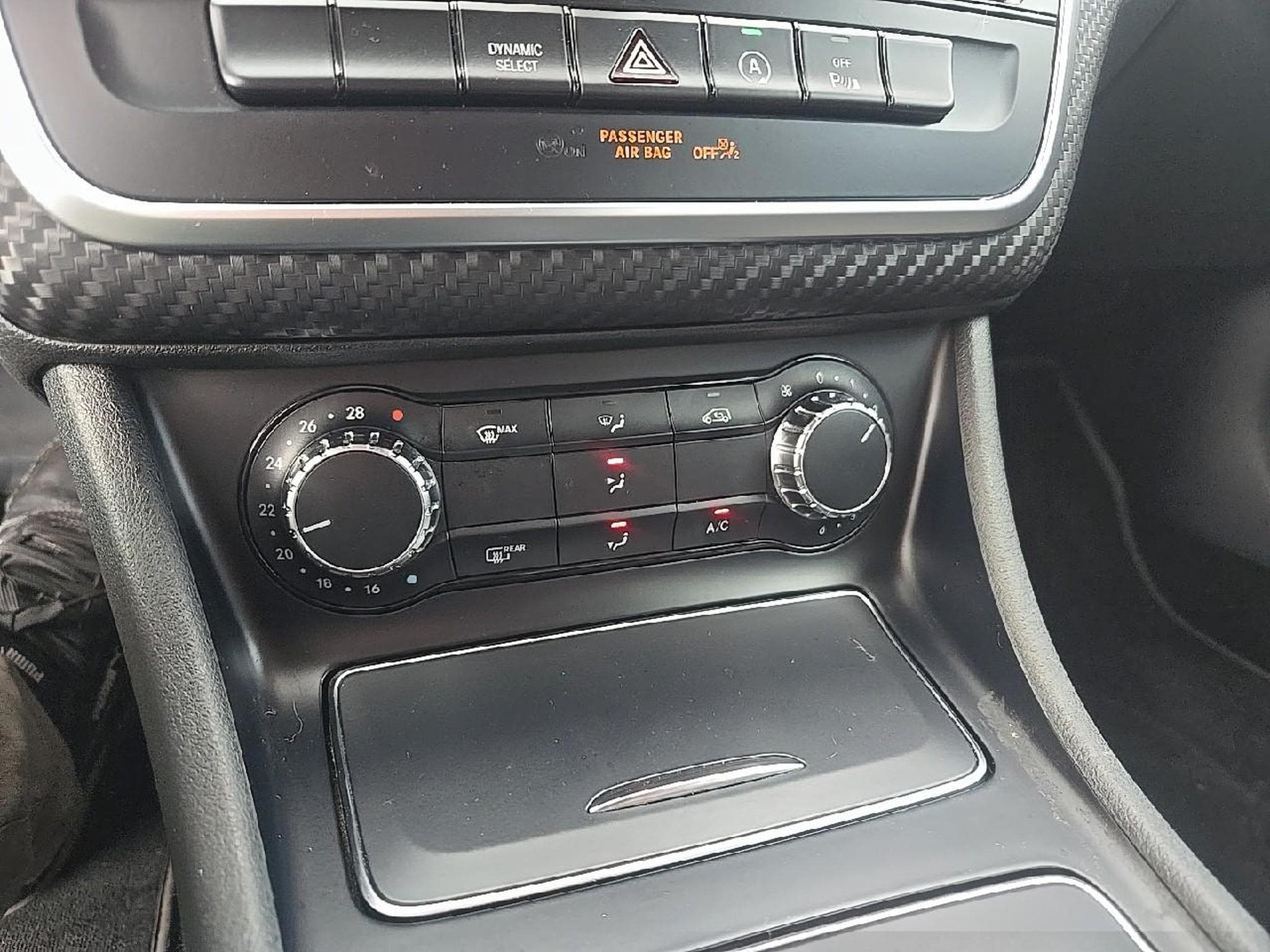 Mercedes GLA 180 INTUITION 7G-DCT (2017) - Photo 17