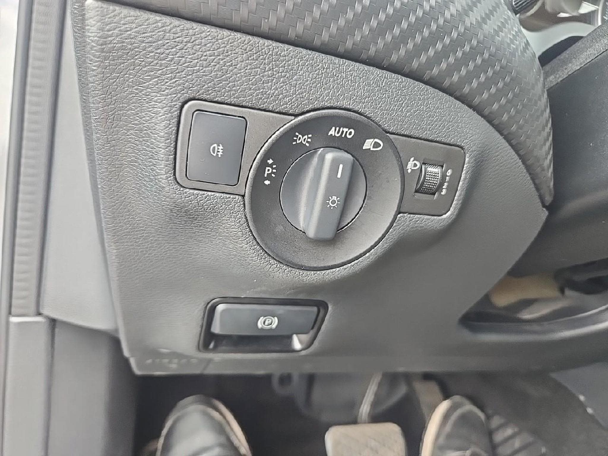 Mercedes GLA 180 INTUITION 7G-DCT (2017) - Photo 18