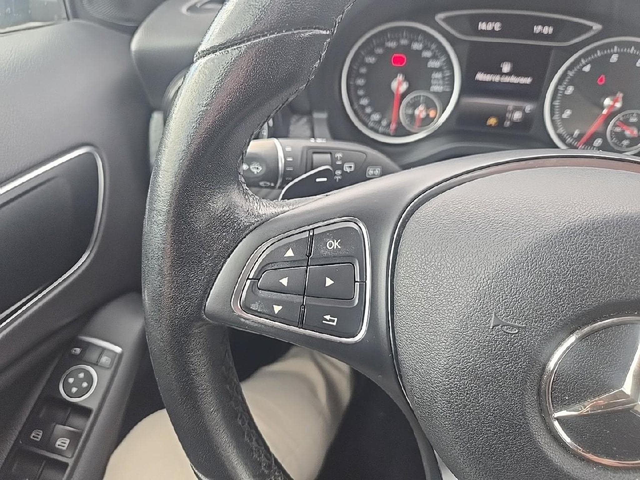 Mercedes GLA 180 INTUITION 7G-DCT (2017) - Photo 20