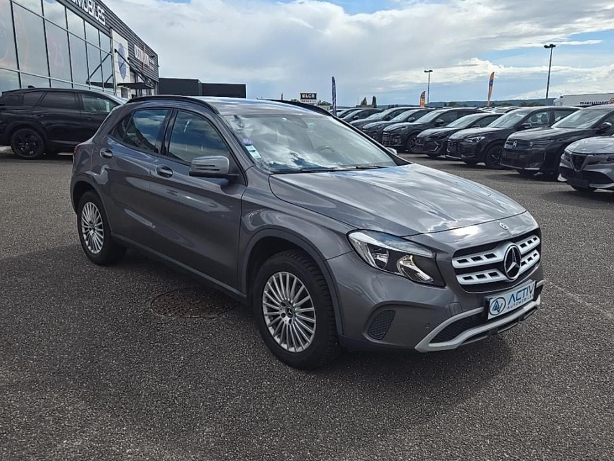 Mercedes GLA 180 INTUITION 7G-DCT (2017) - Photo 3