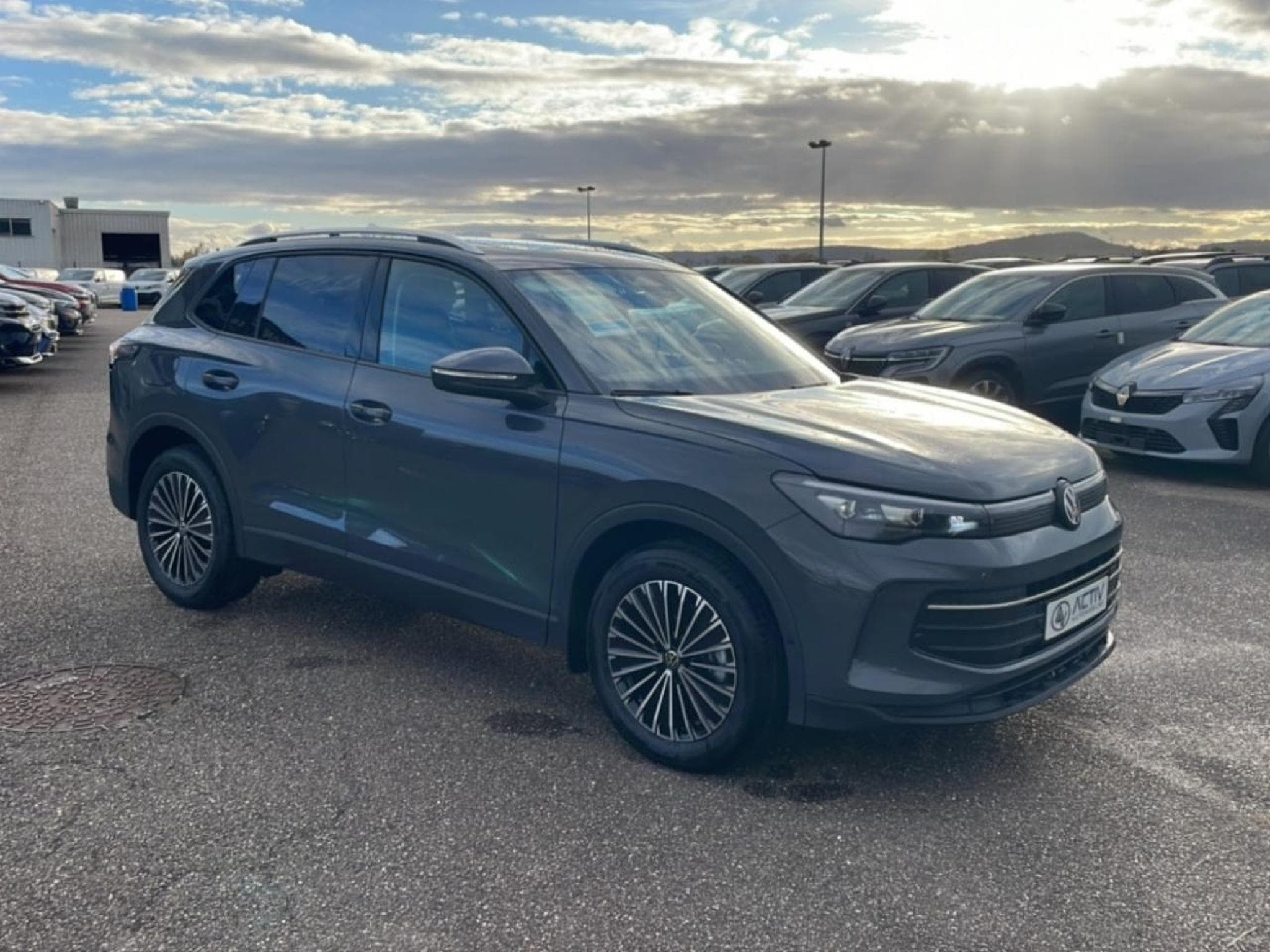 VW TIGUAN 1.5 ETSI 150 LIFE DSG7 (2025) - Foto 3