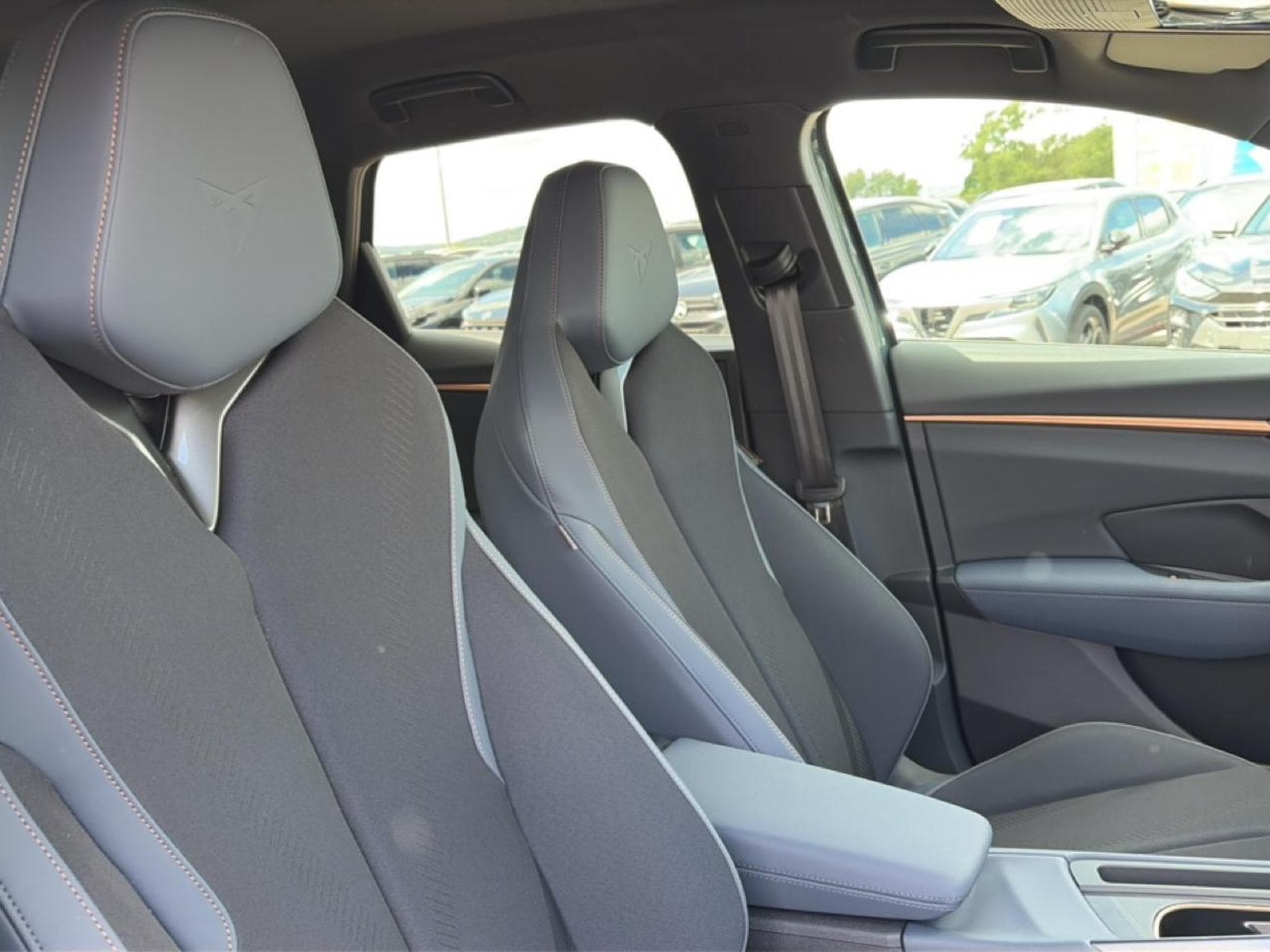 Cupra TERRAMAR 1.5 ETSI HYBRID 150 V DSG7 (2026) - Photo 12