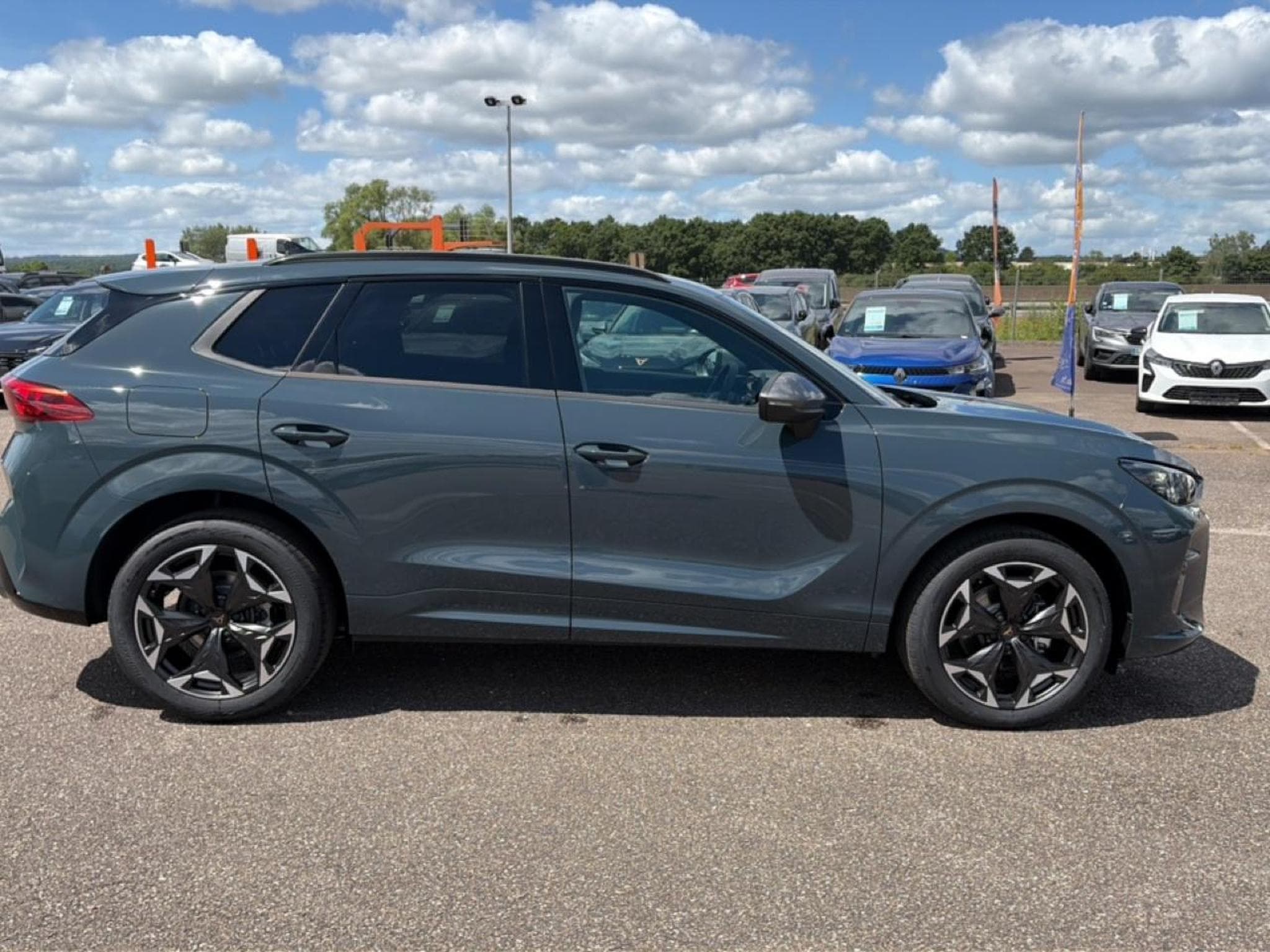 Cupra TERRAMAR 1.5 ETSI HYBRID 150 V DSG7 (2026) - Photo 4