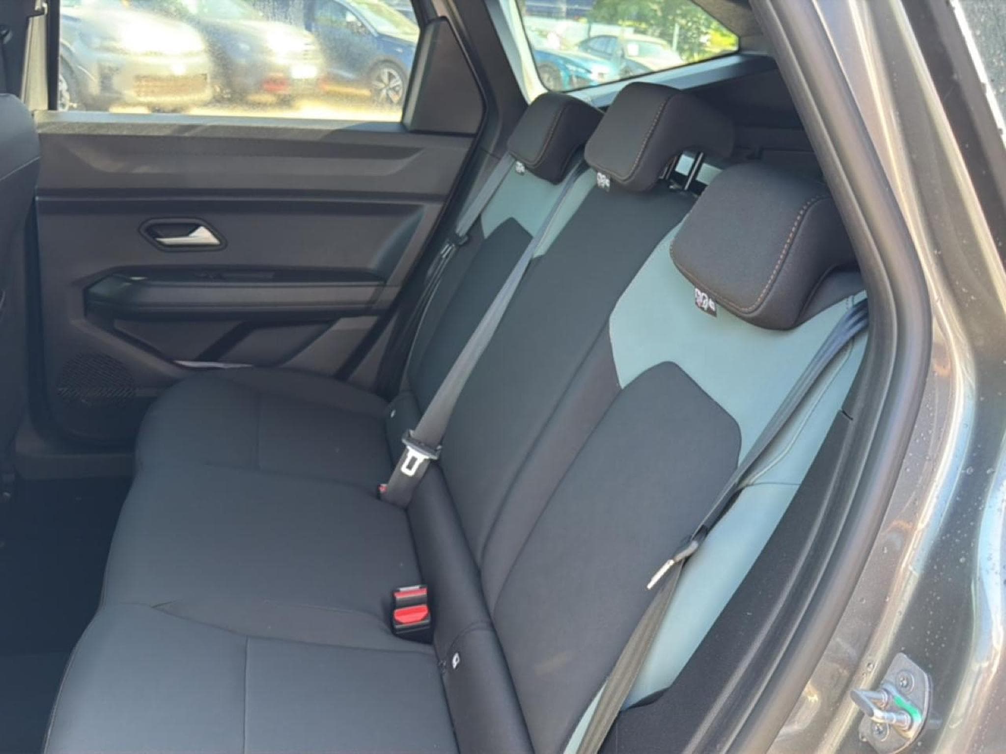 Dacia BIGSTER 1.2 MILD HYBRID 140 EXTREME (2026) - Foto 14