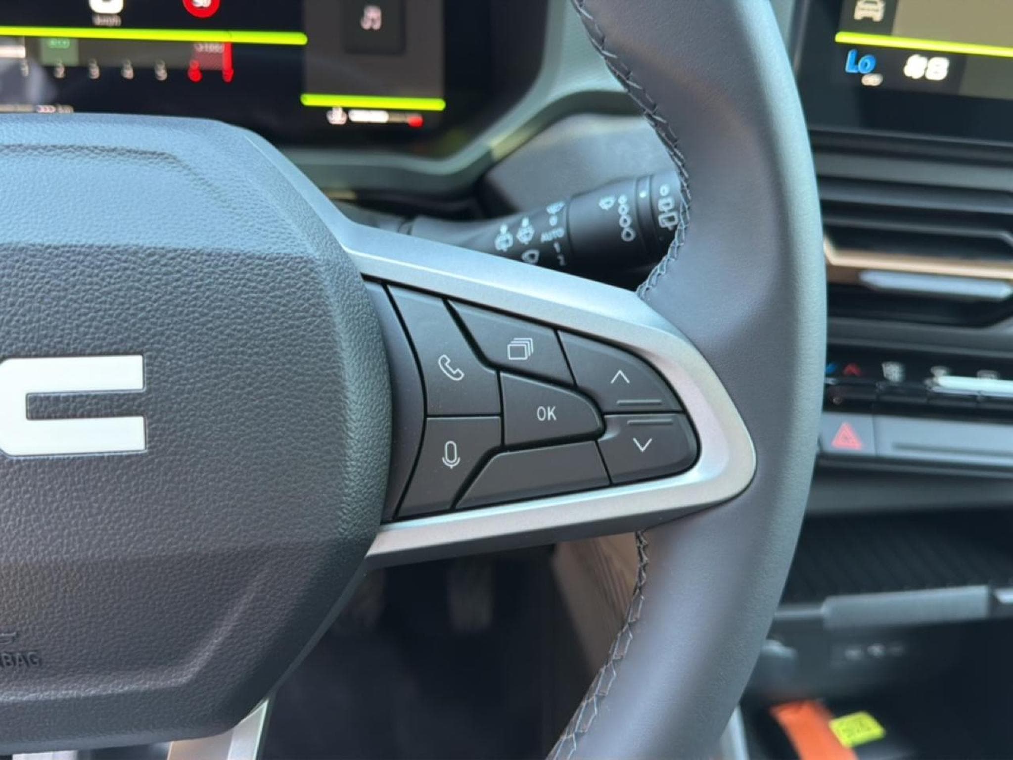 Dacia BIGSTER 1.2 MILD HYBRID 140 EXTREME (2026) - Foto 20