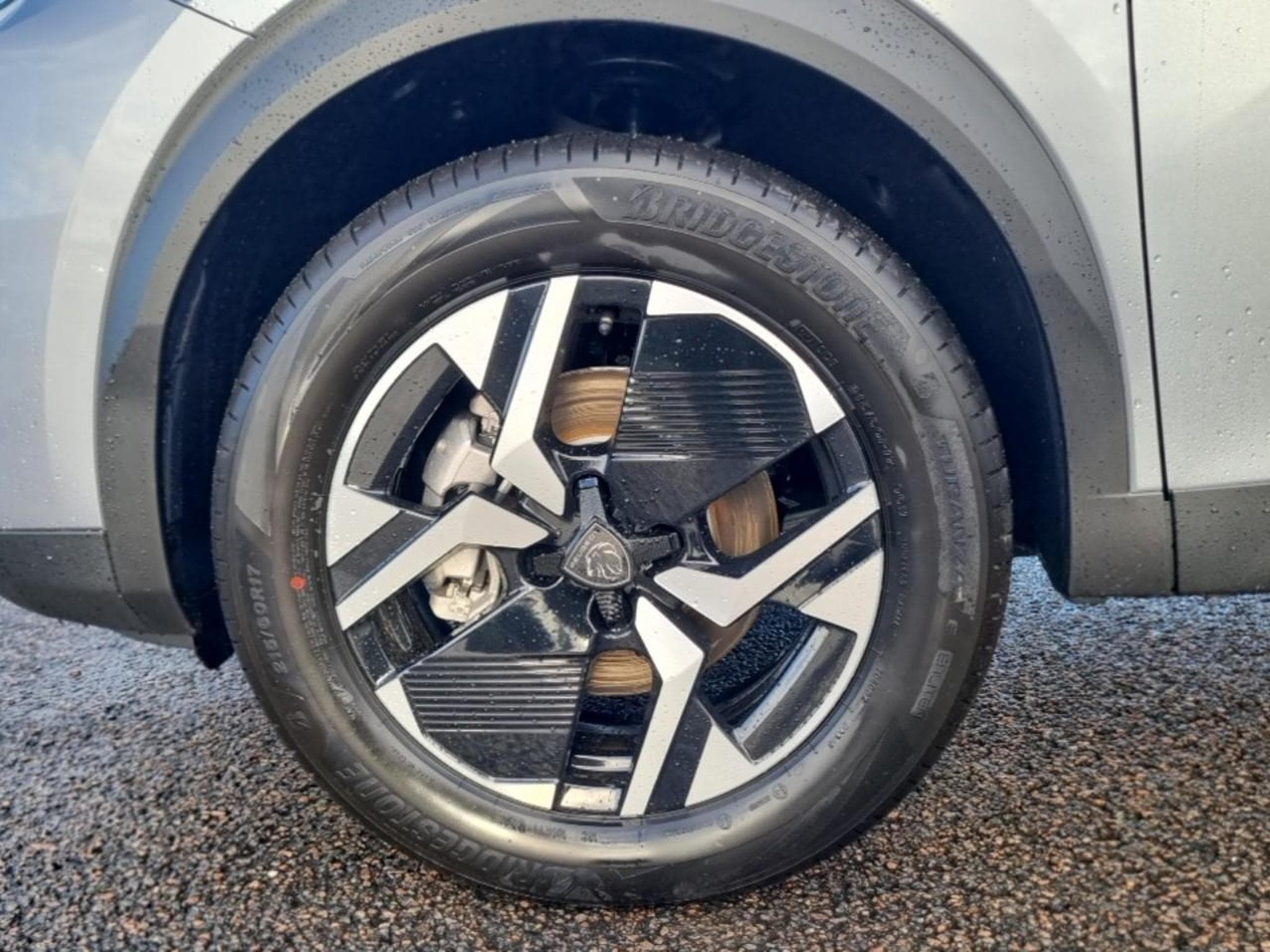 Peugeot 2008 1.2 HYBRID 145 GT E-DCS6 (2025) - Photo 10