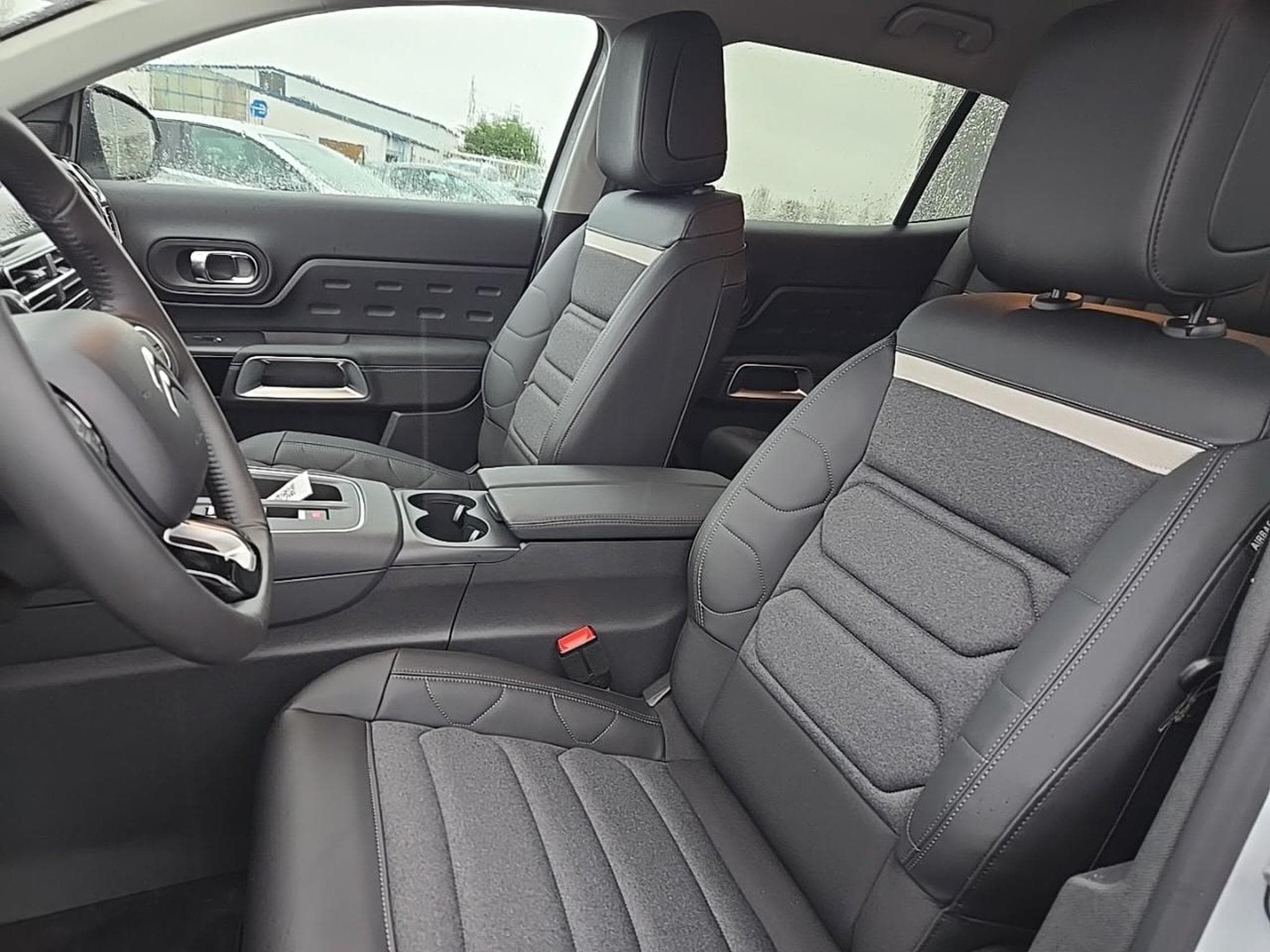 Citroen C5 AIRCROSS 1.2 HYBRIDE 145 PLUS E-DCS6 (2024) - Photo 14
